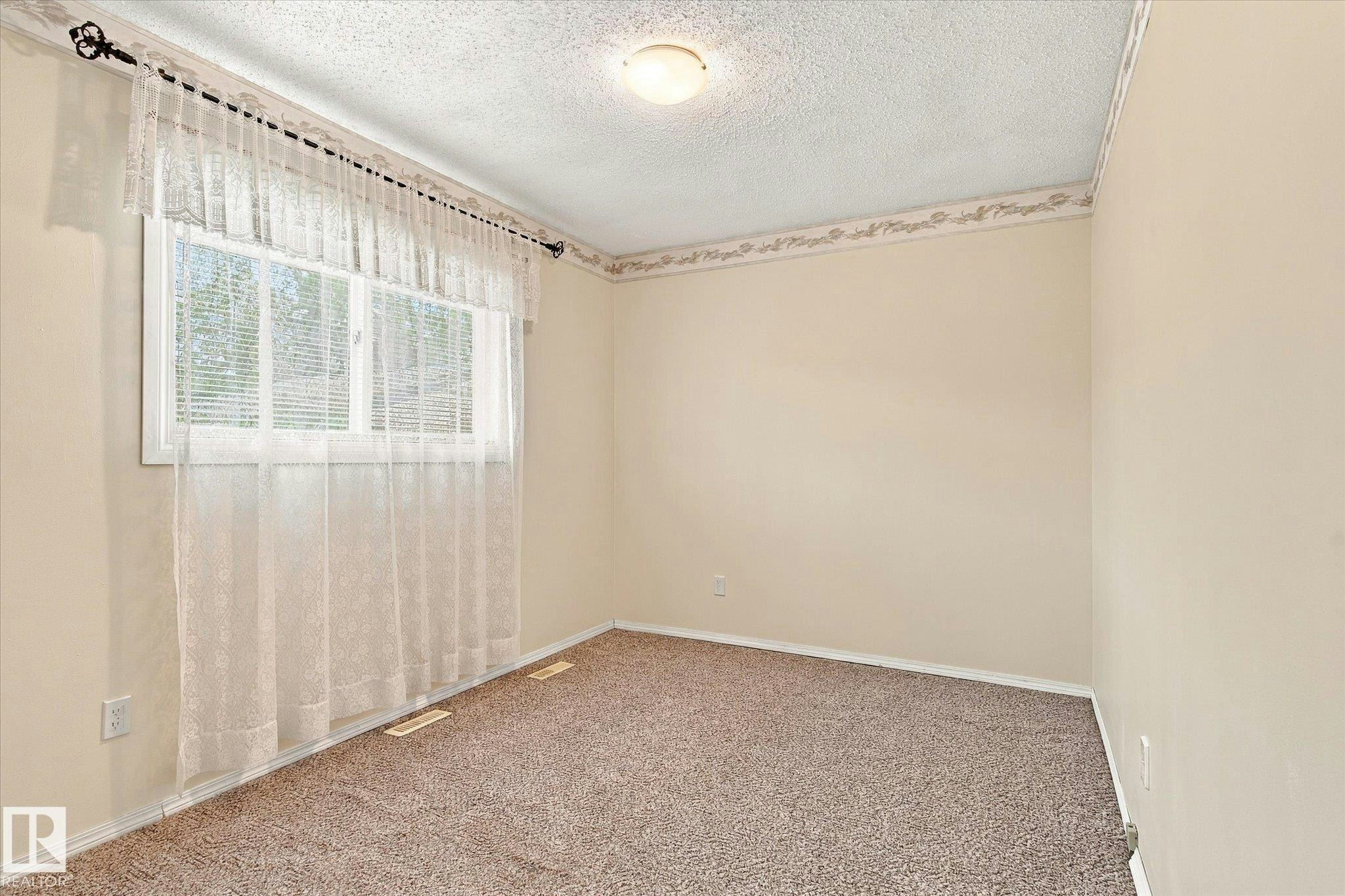 7612 40 Avenue, Edmonton, AB, T6K 0X5 - 19