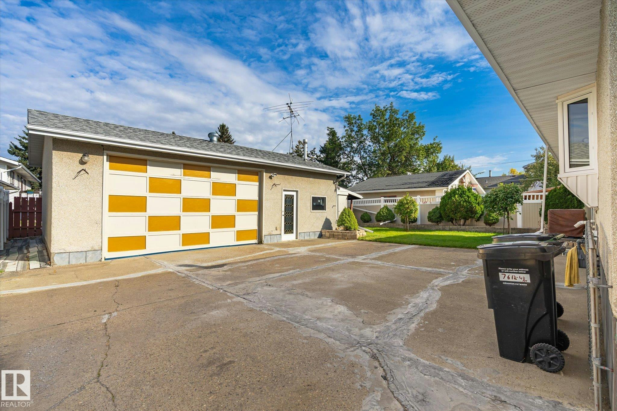 7612 40 Avenue, Edmonton, AB, T6K 0X5 - 45