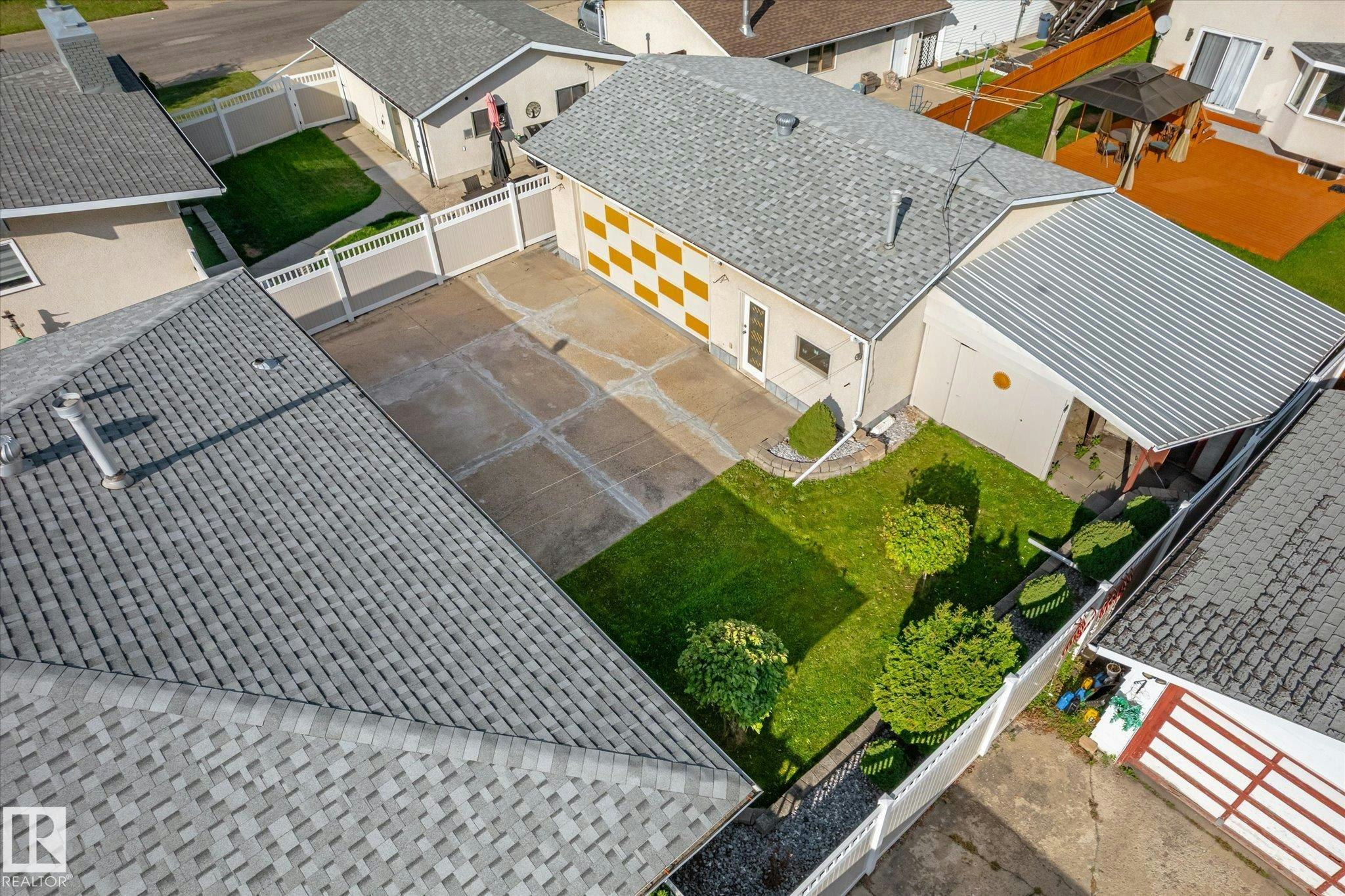 7612 40 Avenue, Edmonton, AB, T6K 0X5 - 51