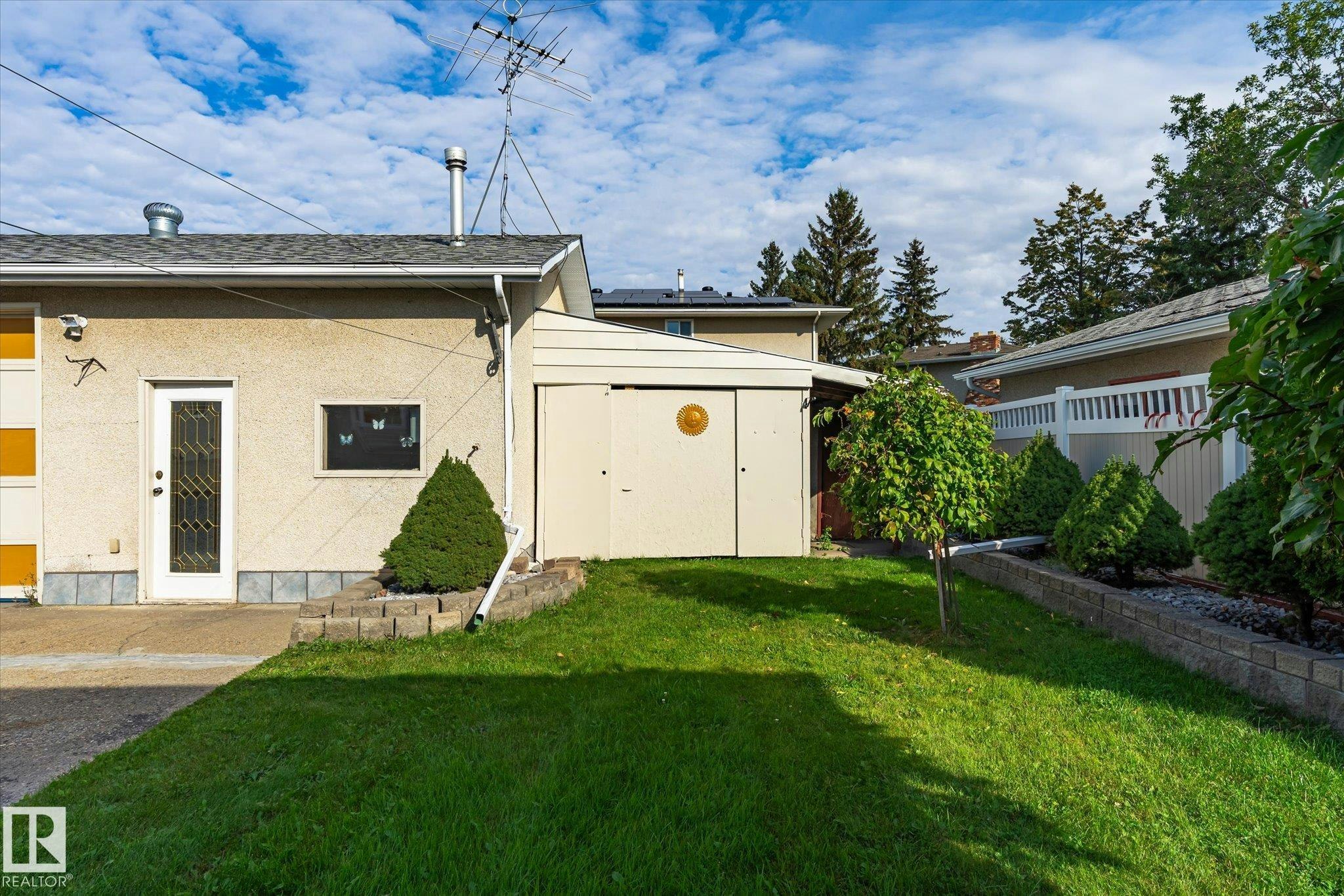 7612 40 Avenue, Edmonton, AB, T6K 0X5 - 50
