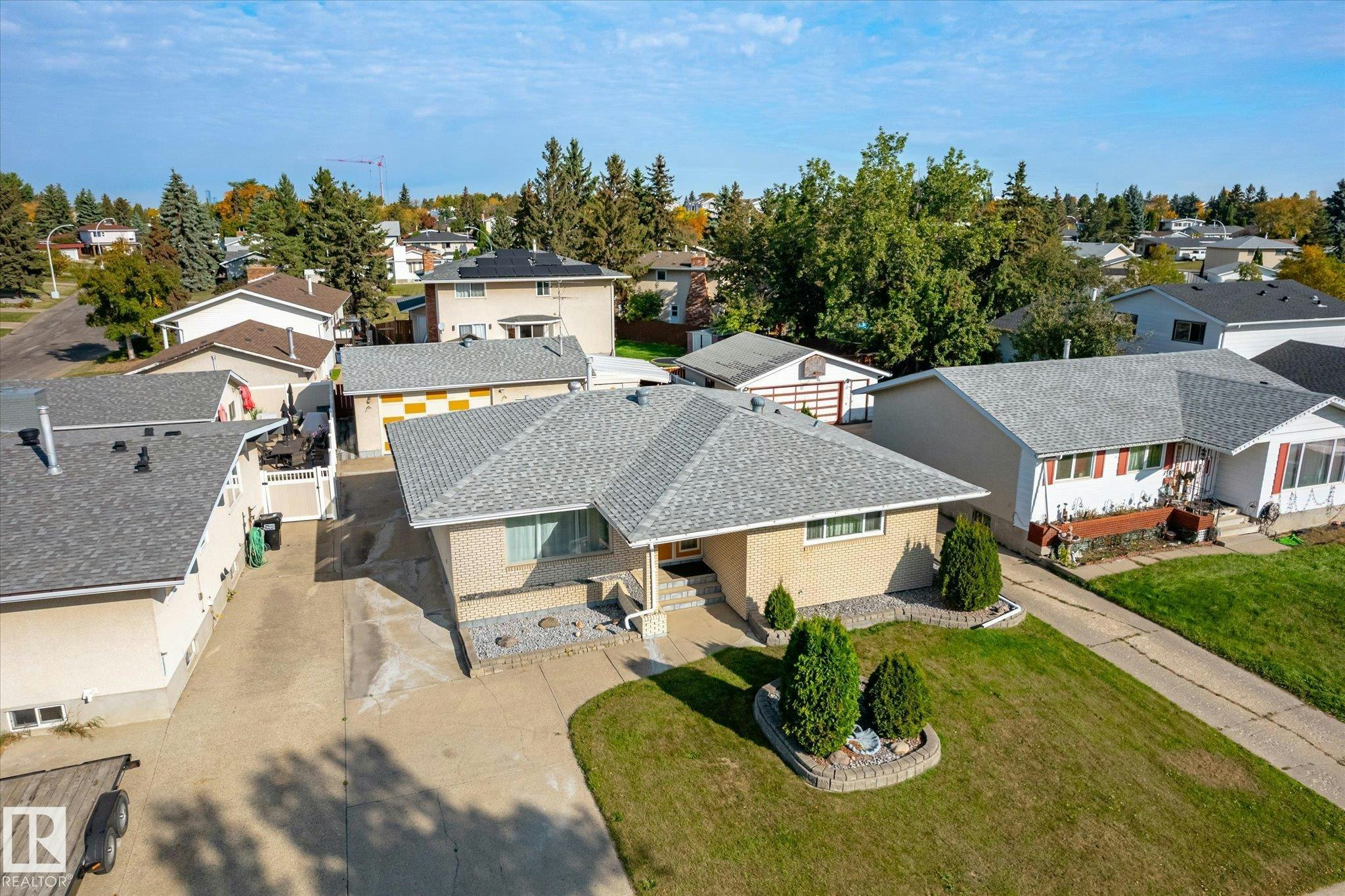 7612 40 Avenue, Edmonton, AB, T6K 0X5