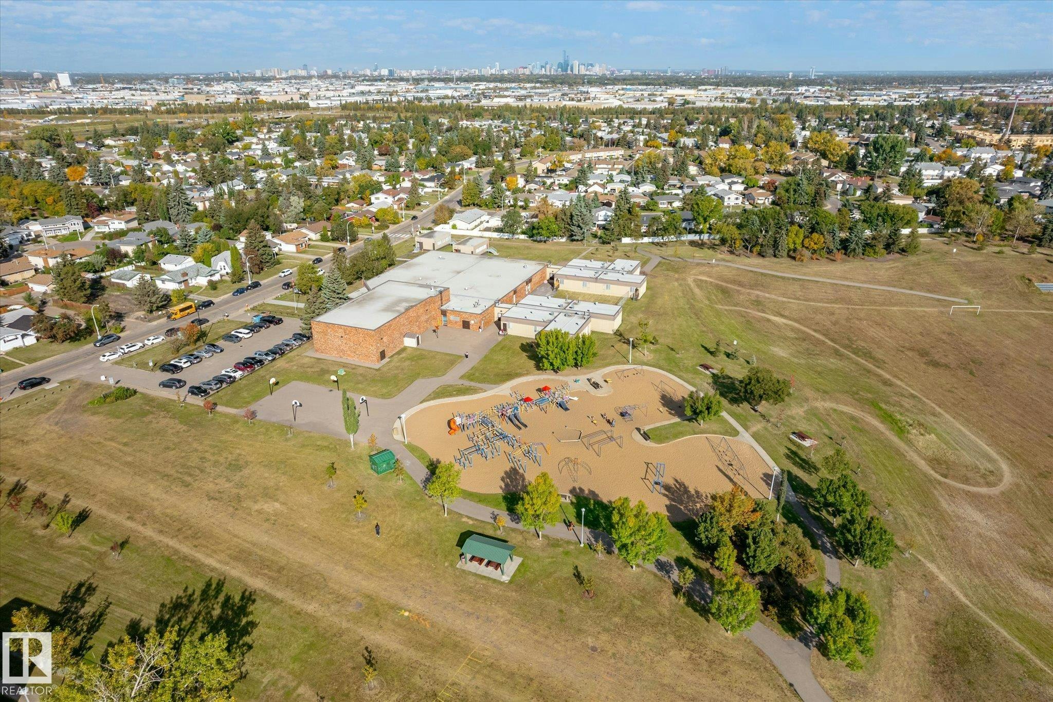 7612 40 Avenue, Edmonton, AB, T6K 0X5 - 60