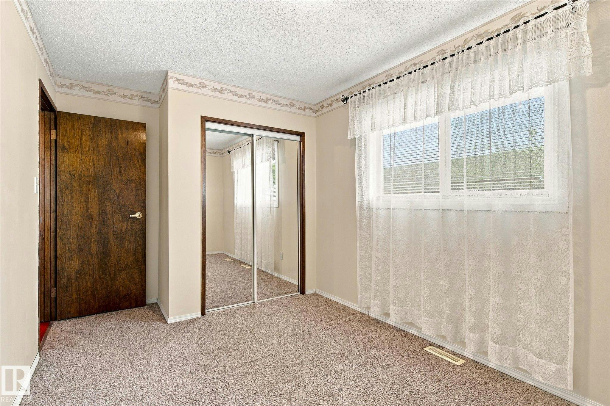 7612 40 Avenue, Edmonton, AB, T6K 0X5 - 21