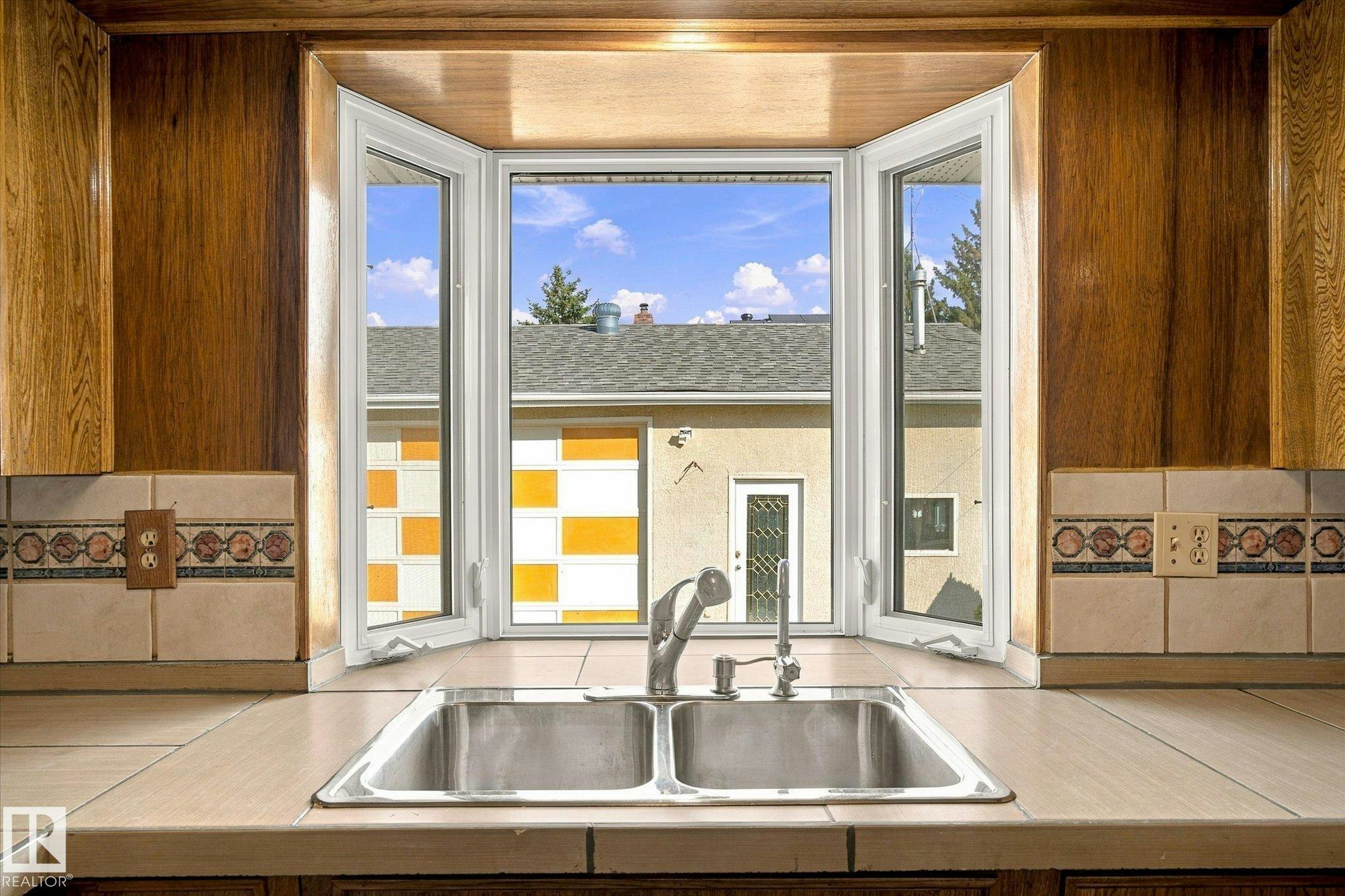 7612 40 Avenue, Edmonton, AB, T6K 0X5 - 11
