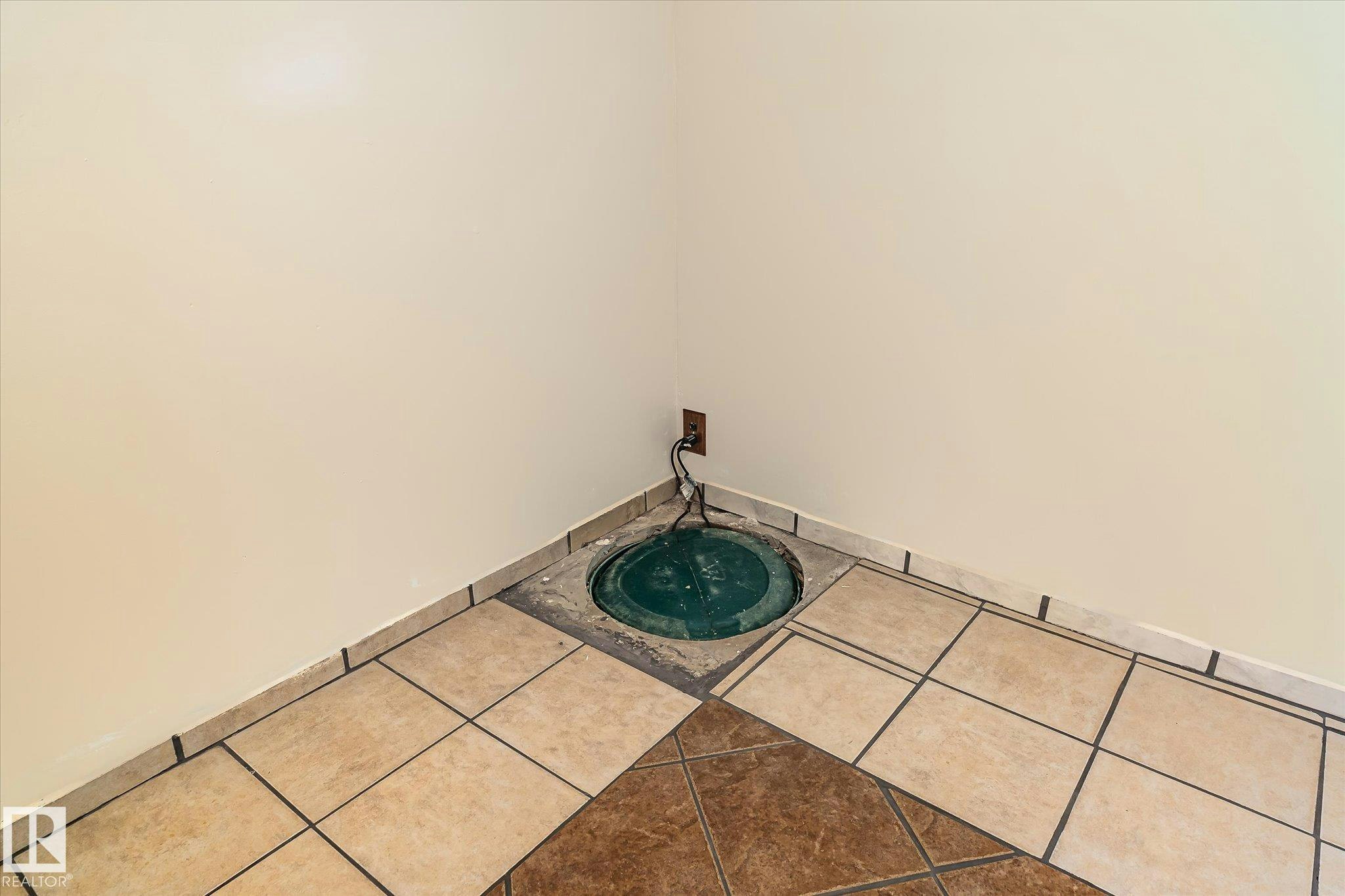 7612 40 Avenue, Edmonton, AB, T6K 0X5 - 33