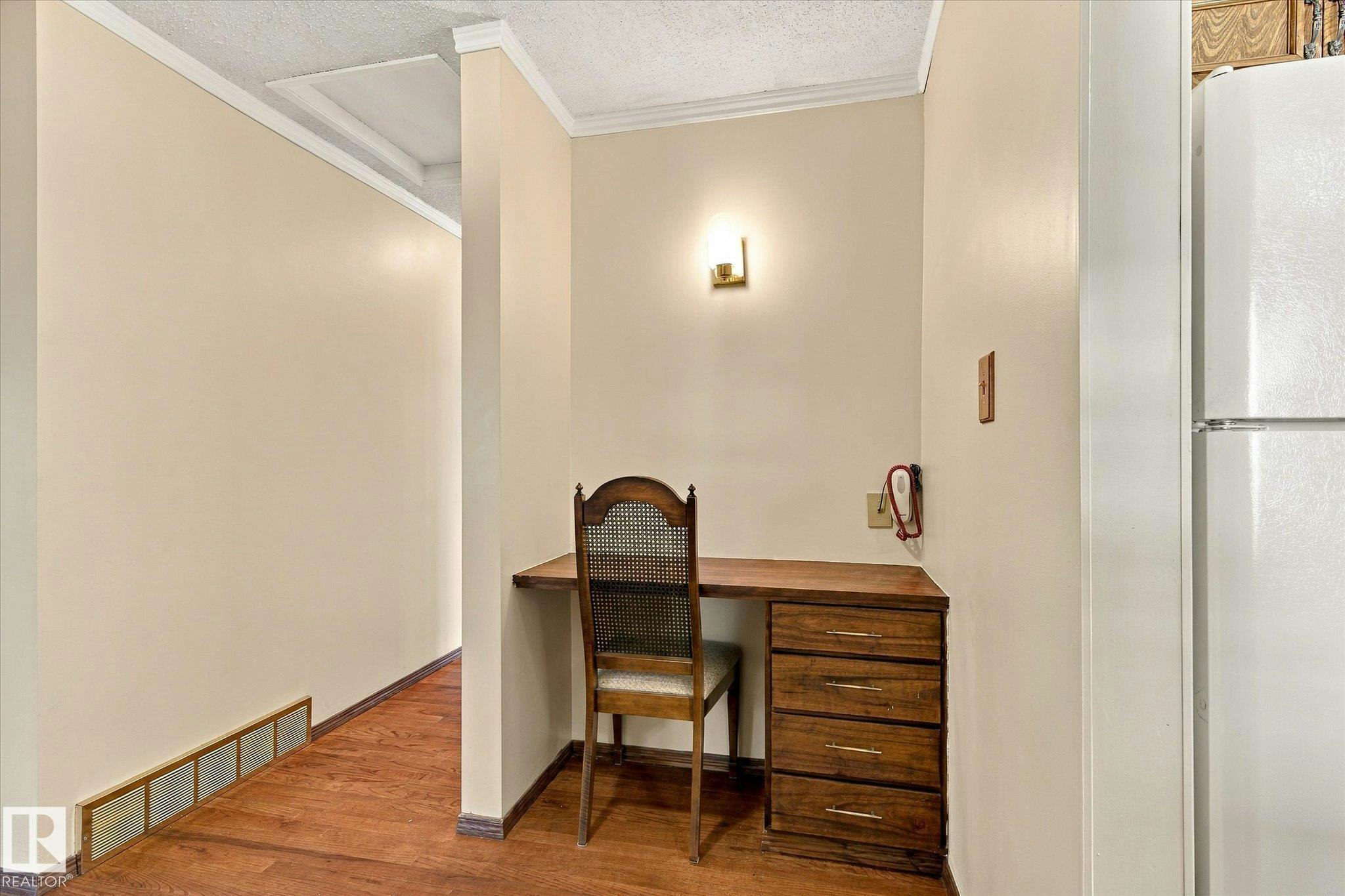 7612 40 Avenue, Edmonton, AB, T6K 0X5 - 13