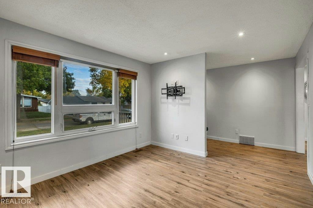 12210 49 Street, Edmonton, AB, T5W 3A8 - 9