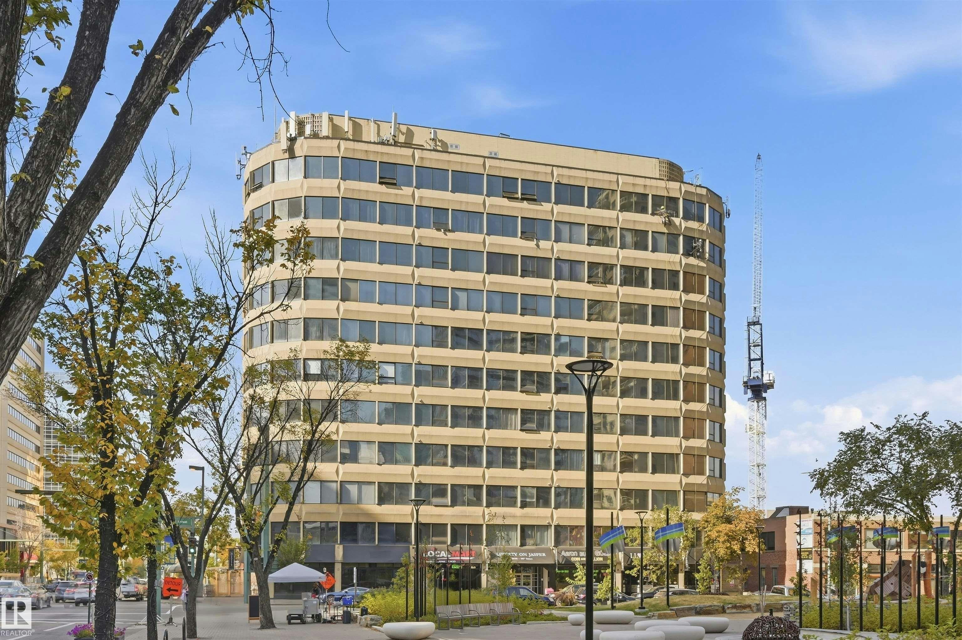 302-10106 105 Street, Edmonton, AB, T5J 5E7