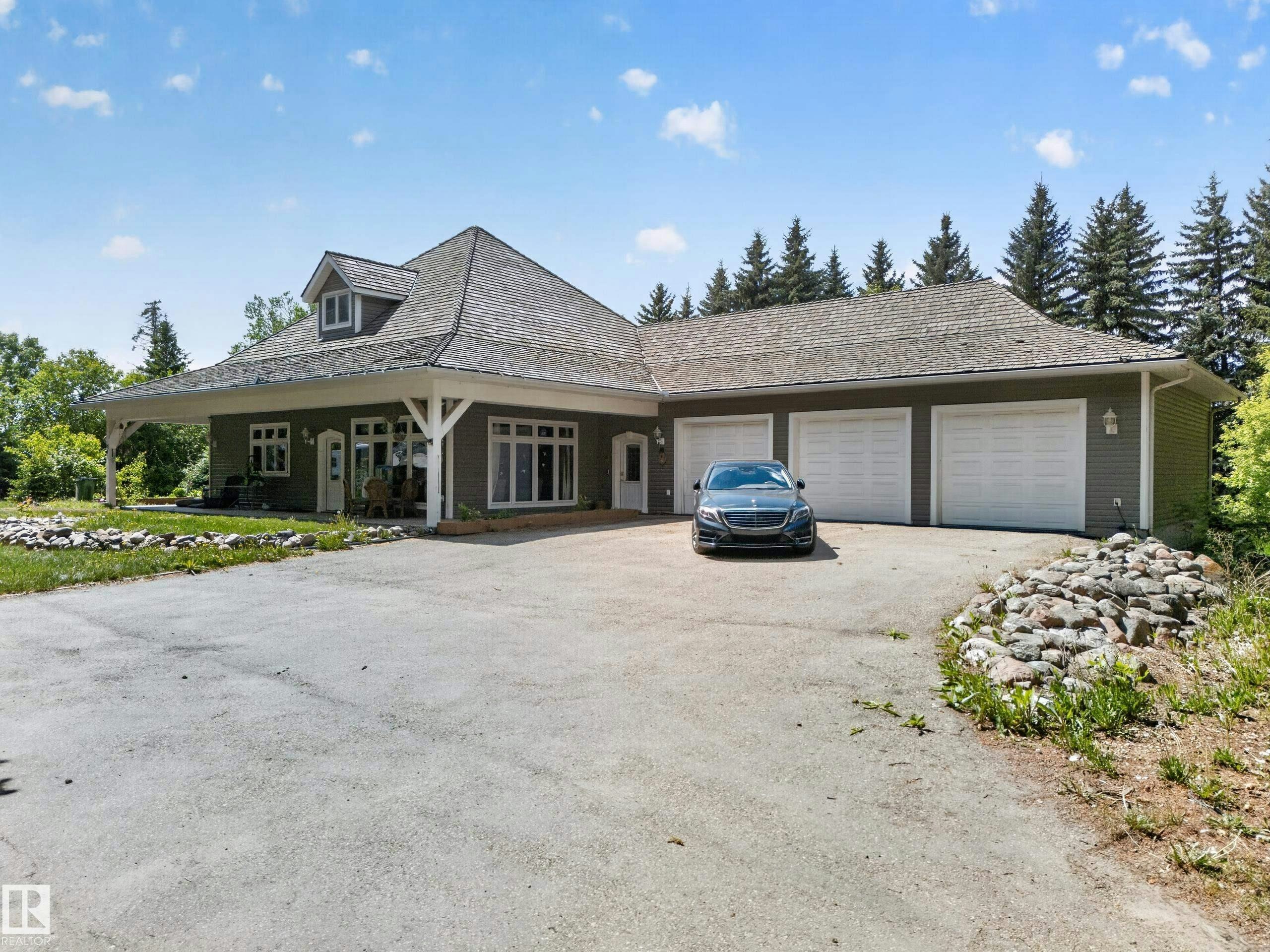 719 65 Ave, Edmonton, AB, T6P 1S1