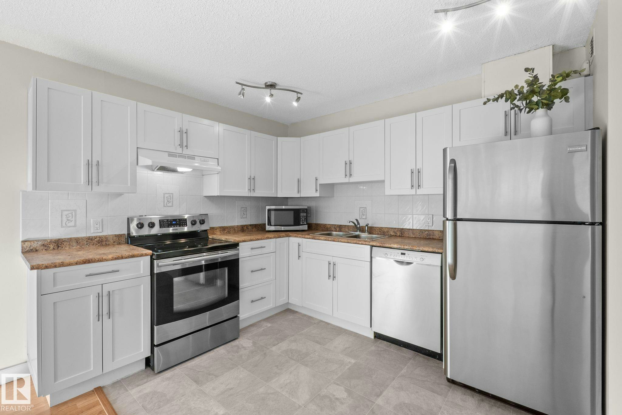 1210-9710 105 Street, Edmonton, AB, T5K 1A4