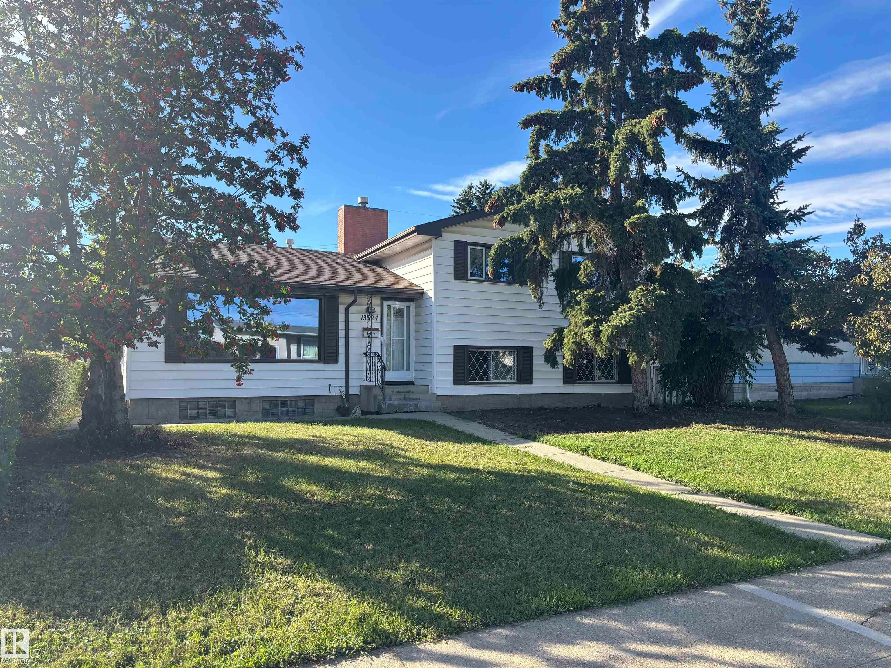 13524 92 St NW, Edmonton, AB, T5E 3R9
