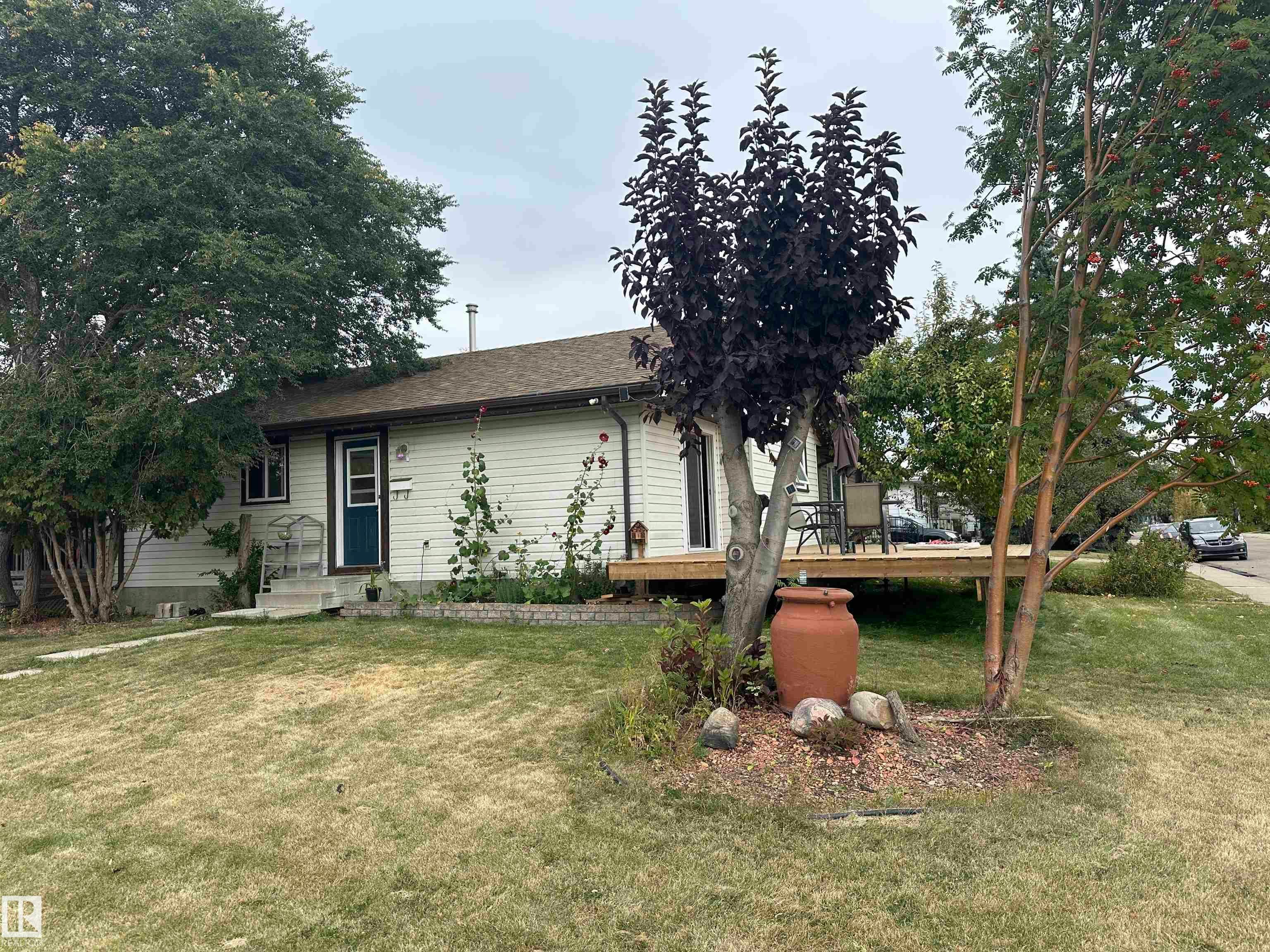 2104 145 Avenue, Edmonton, AB, T5Y 1T9