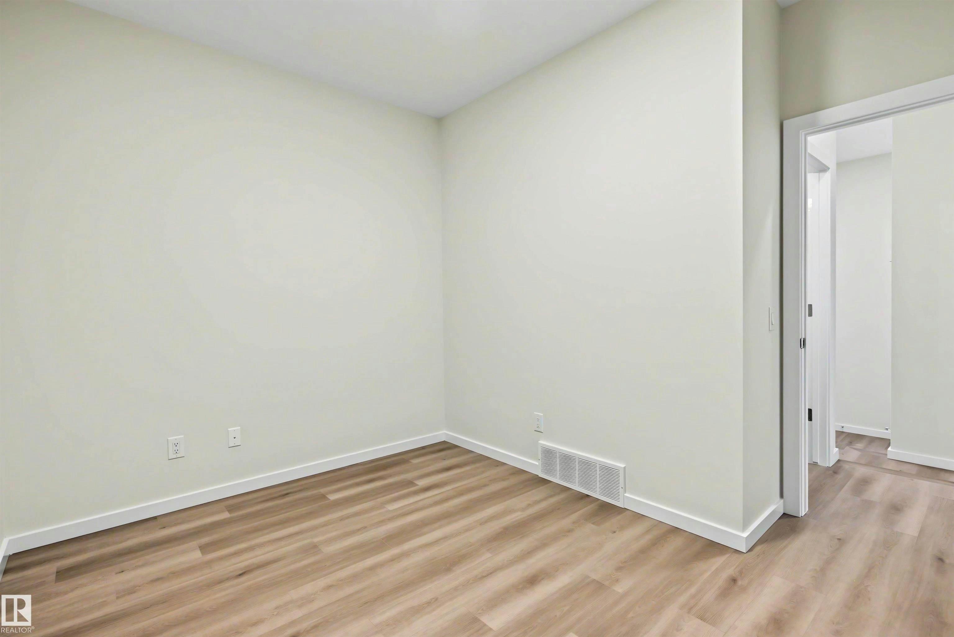 8419 226 Street, Edmonton, AB, T5T 7G7 - 30