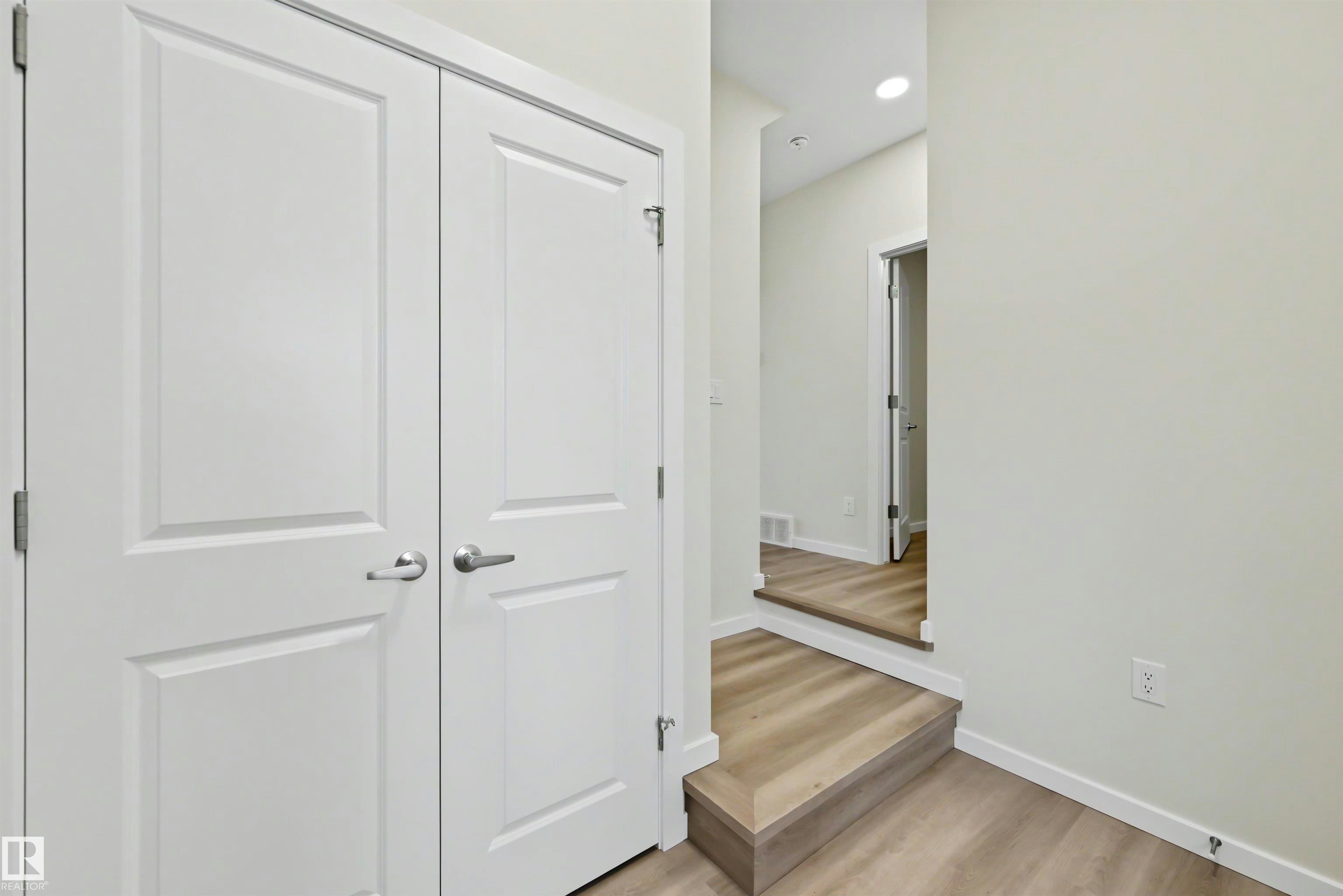8419 226 Street, Edmonton, AB, T5T 7G7 - 6