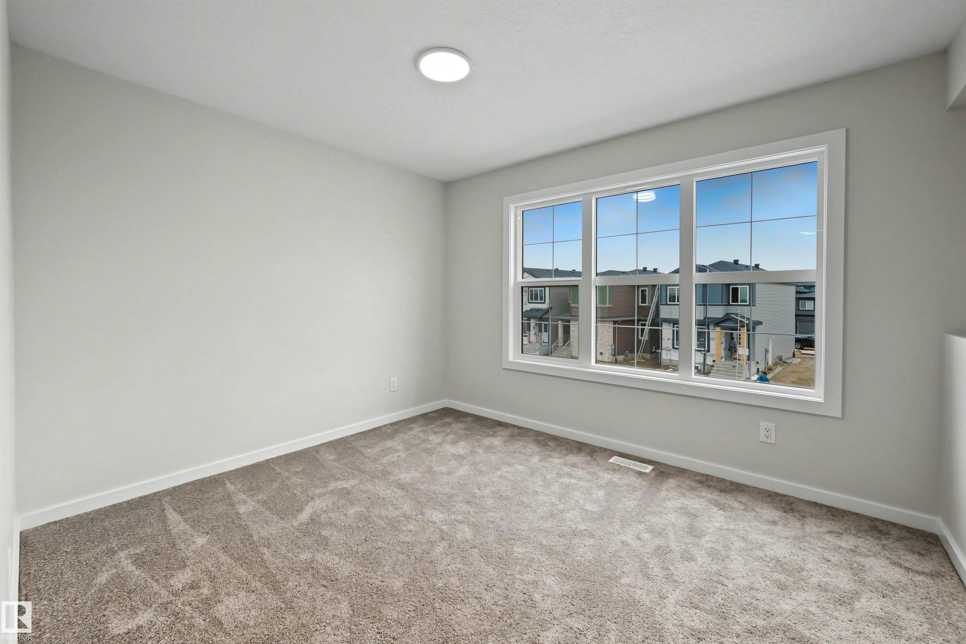 8419 226 Street, Edmonton, AB, T5T 7G7 - 37