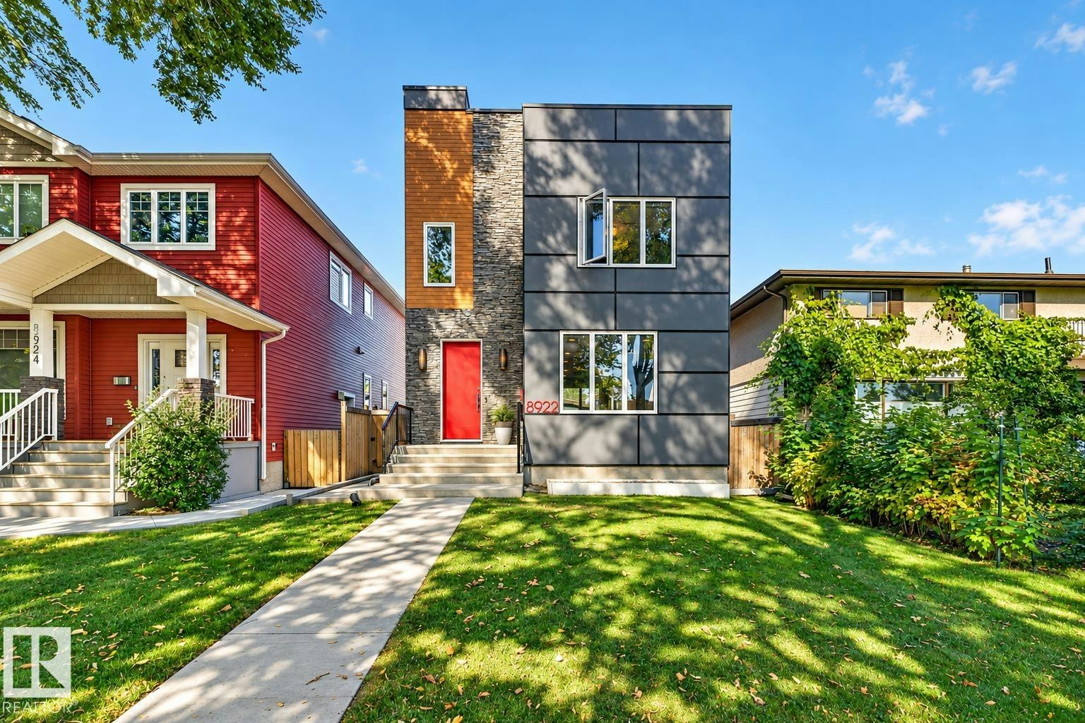 8922 77 Avenue, Edmonton, AB, T6C 0L9