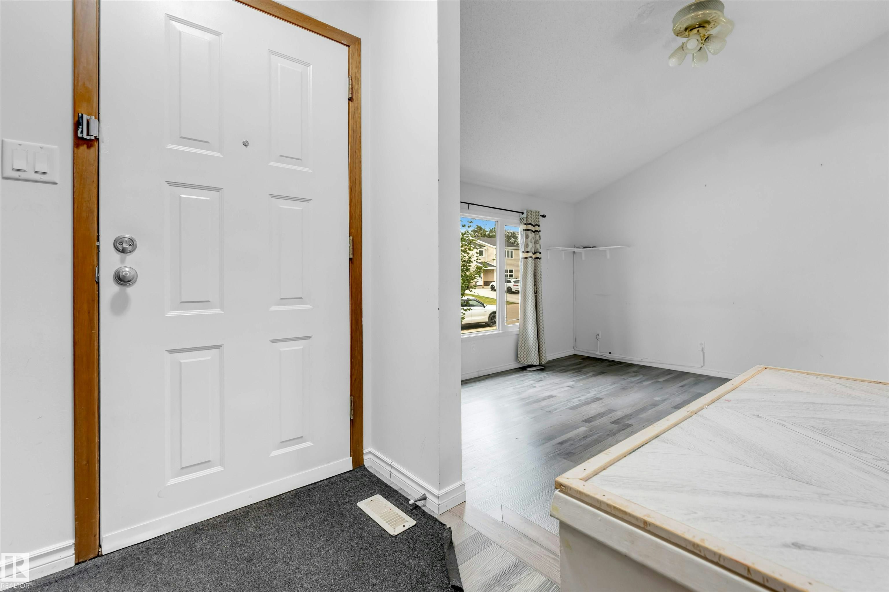 1160 35a Street, Edmonton, AB, T6L 3G3