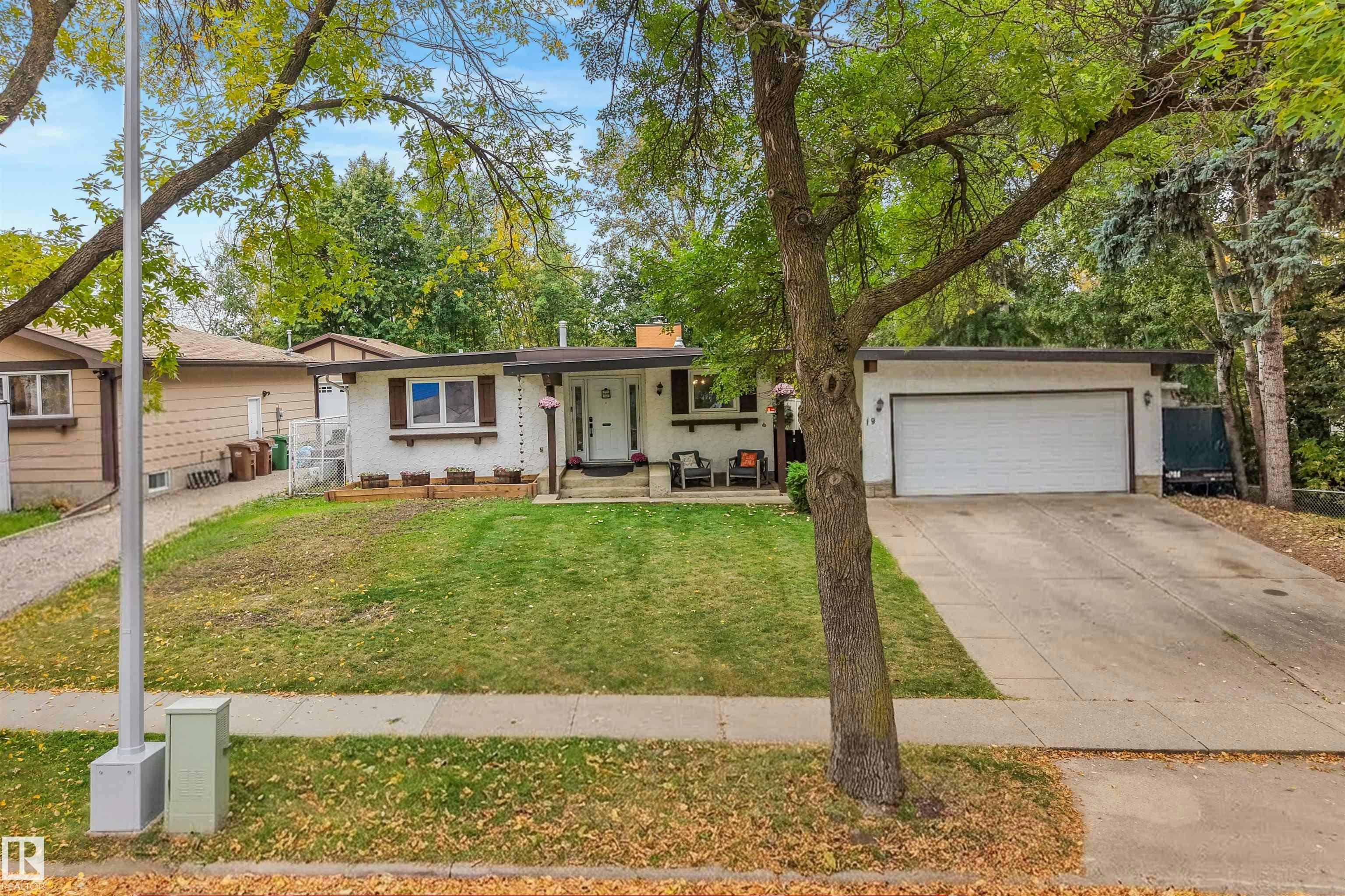 19 Gatewood Avenue, St. Albert, AB, T8N 1A1
