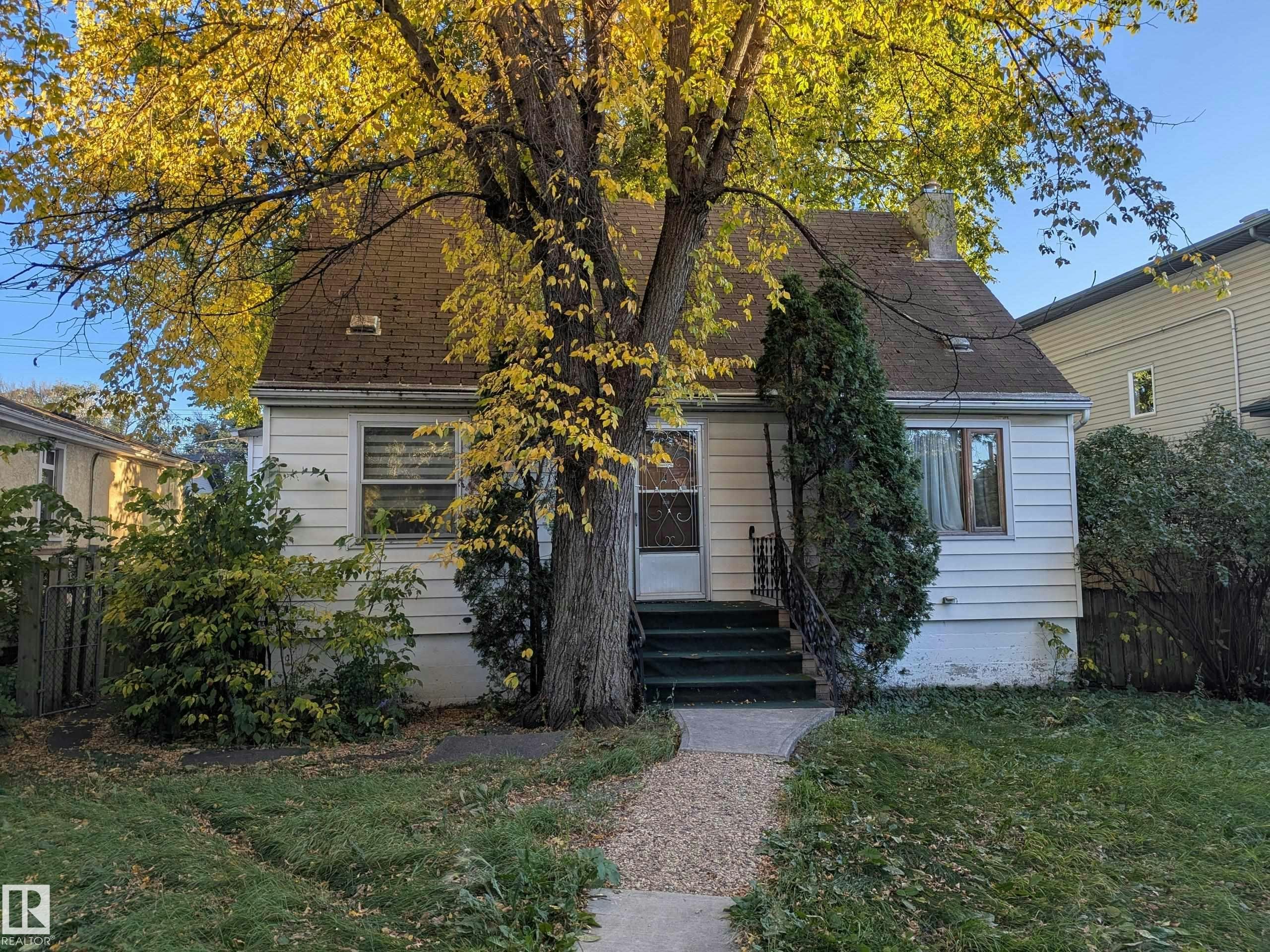 10965 76 Avenue, Edmonton, AB, T6G 0J6