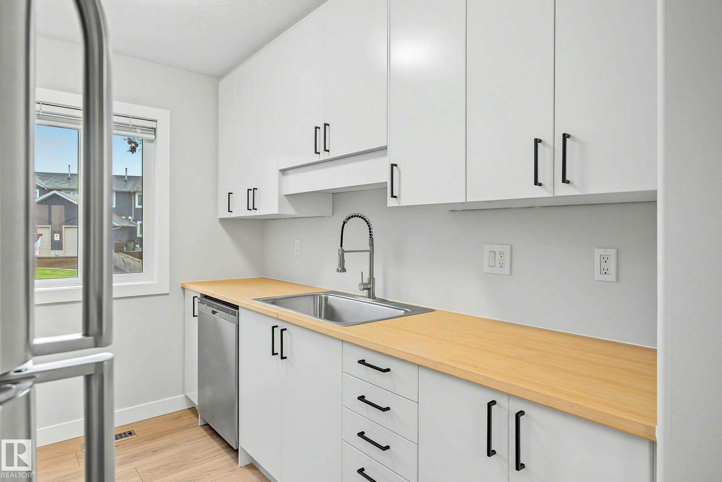 22-14803 34 Street, Edmonton, AB, T5Y 2L3