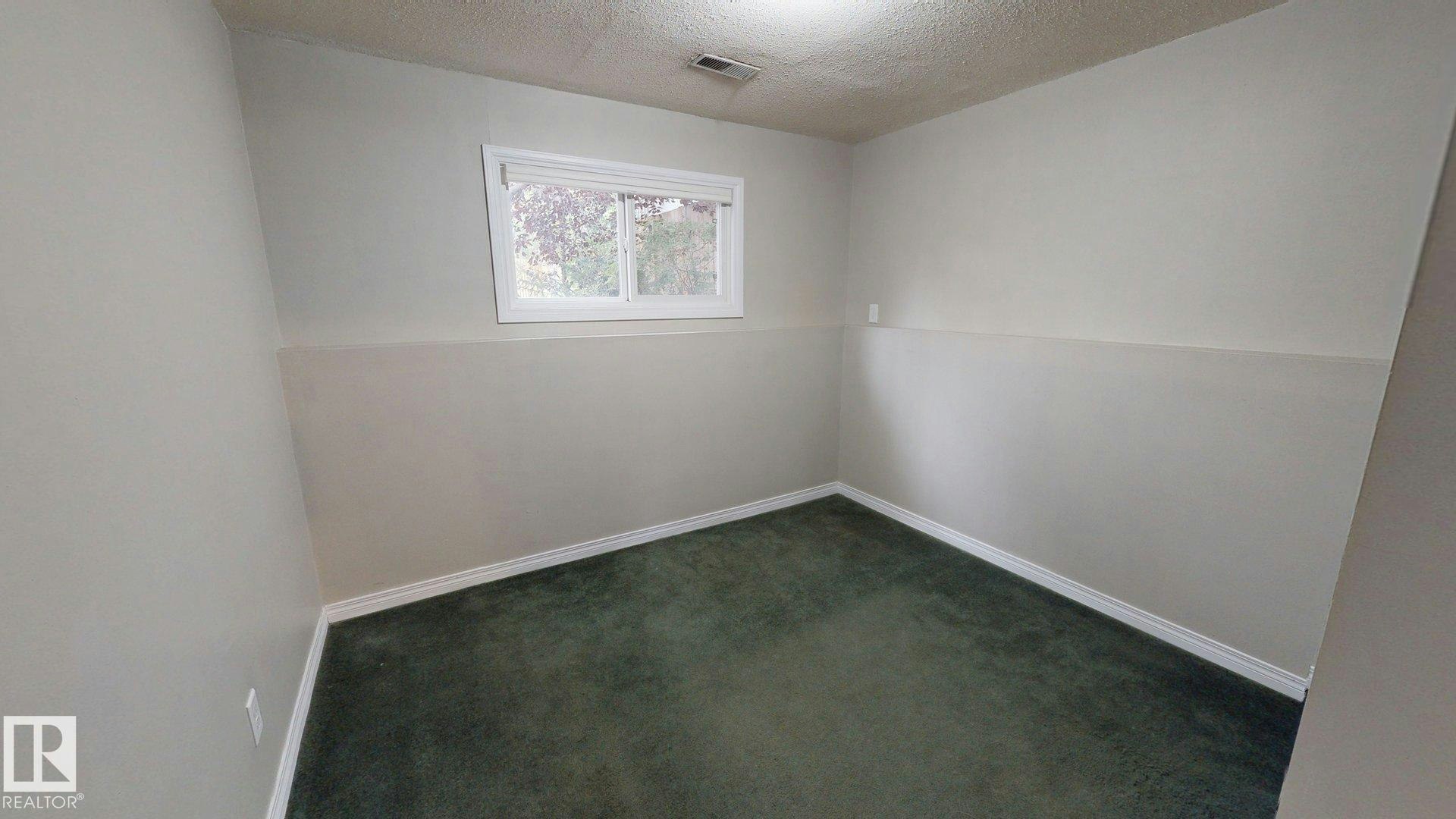 9813 152 Street, Edmonton, AB, T5P 1X2 - 31