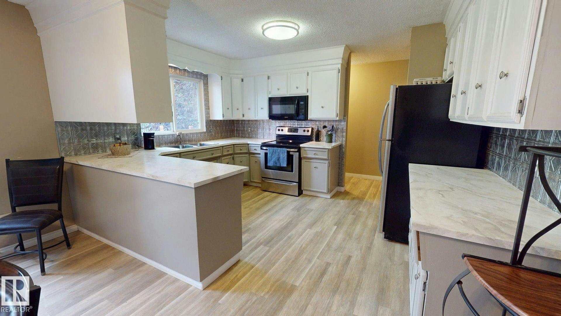 9813 152 Street, Edmonton, AB, T5P 1X2 - 7