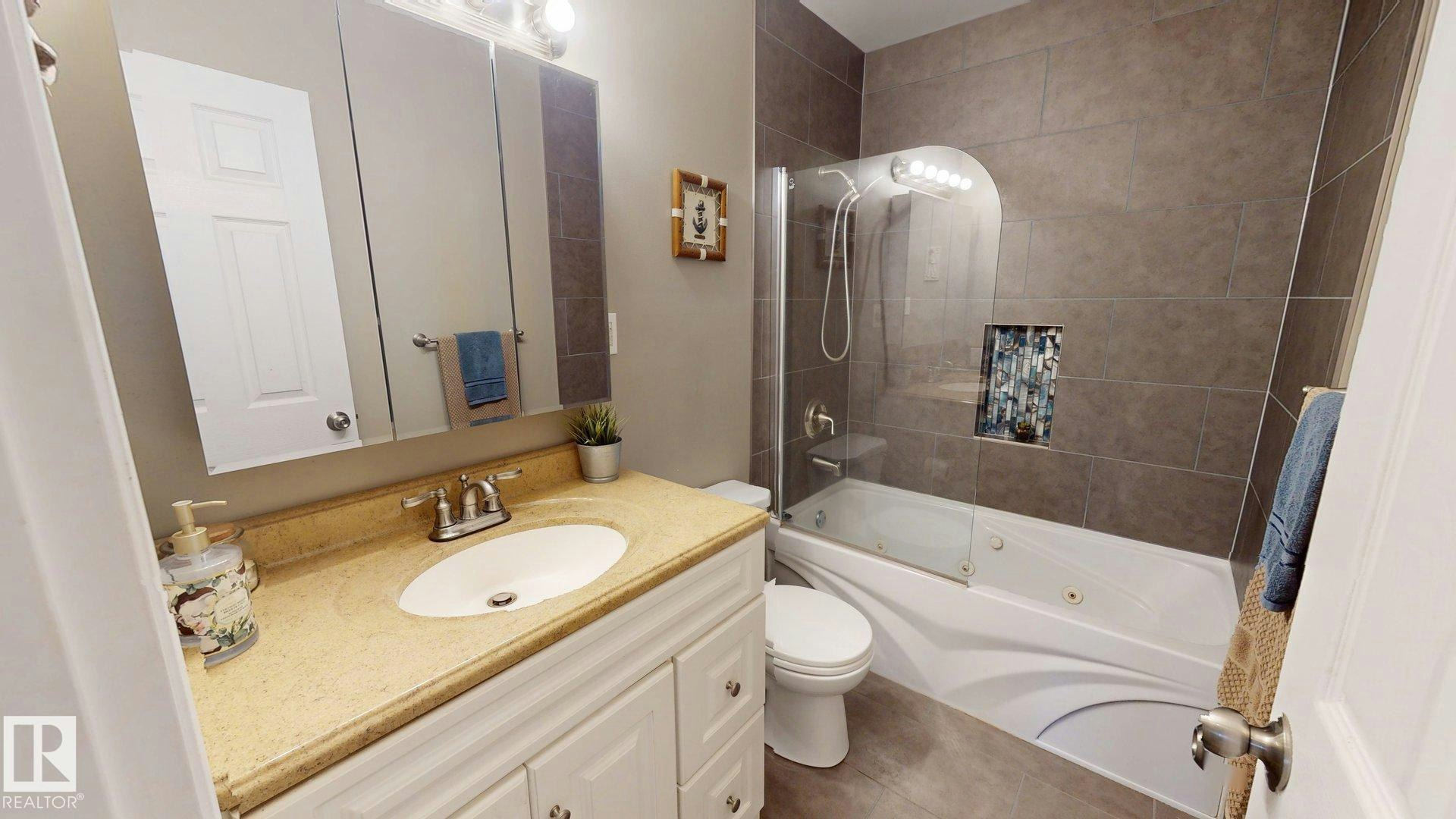 9813 152 Street, Edmonton, AB, T5P 1X2 - 15