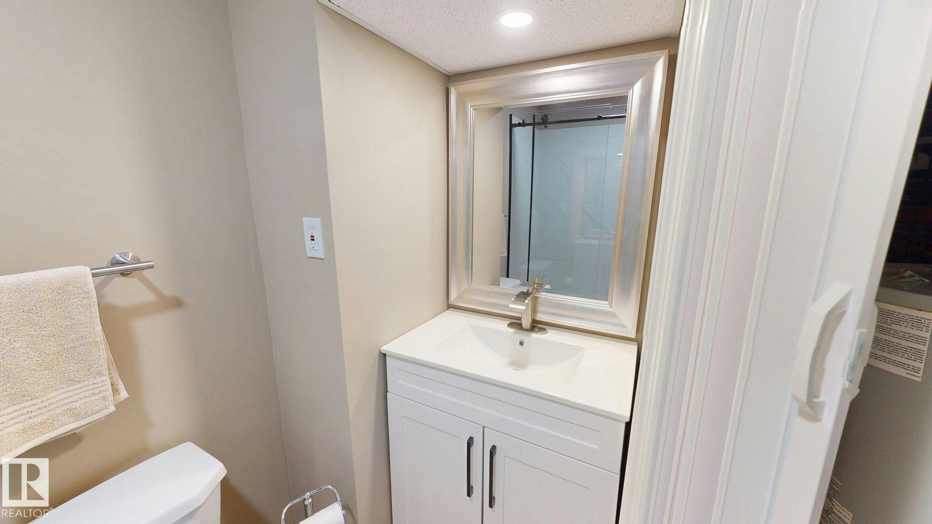 9813 152 Street, Edmonton, AB, T5P 1X2 - 26