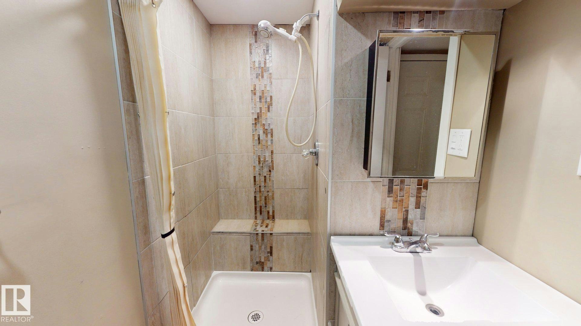 9813 152 Street, Edmonton, AB, T5P 1X2 - 23