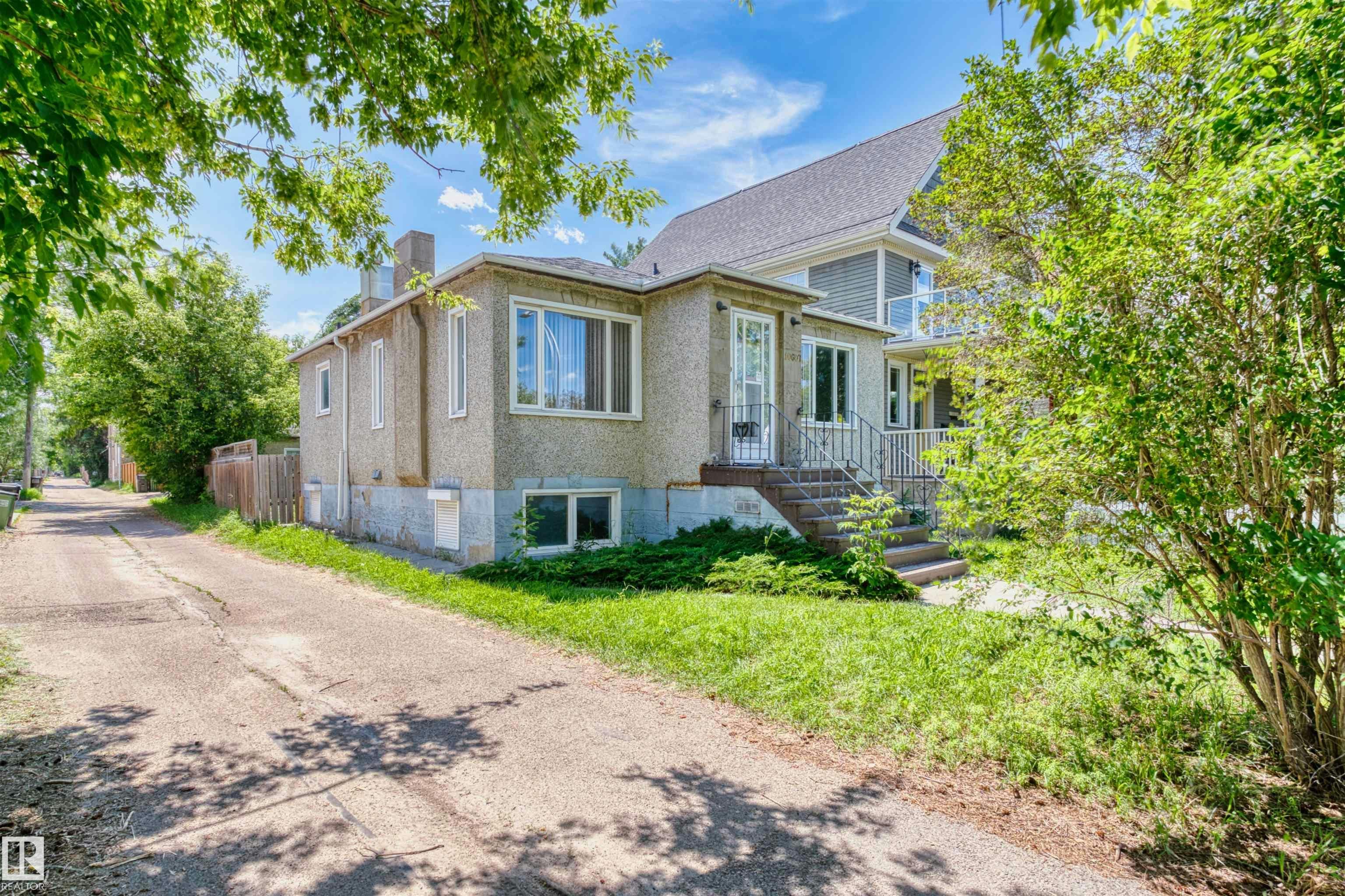 10607 73 Ave, Edmonton, AB, T6E 1C3