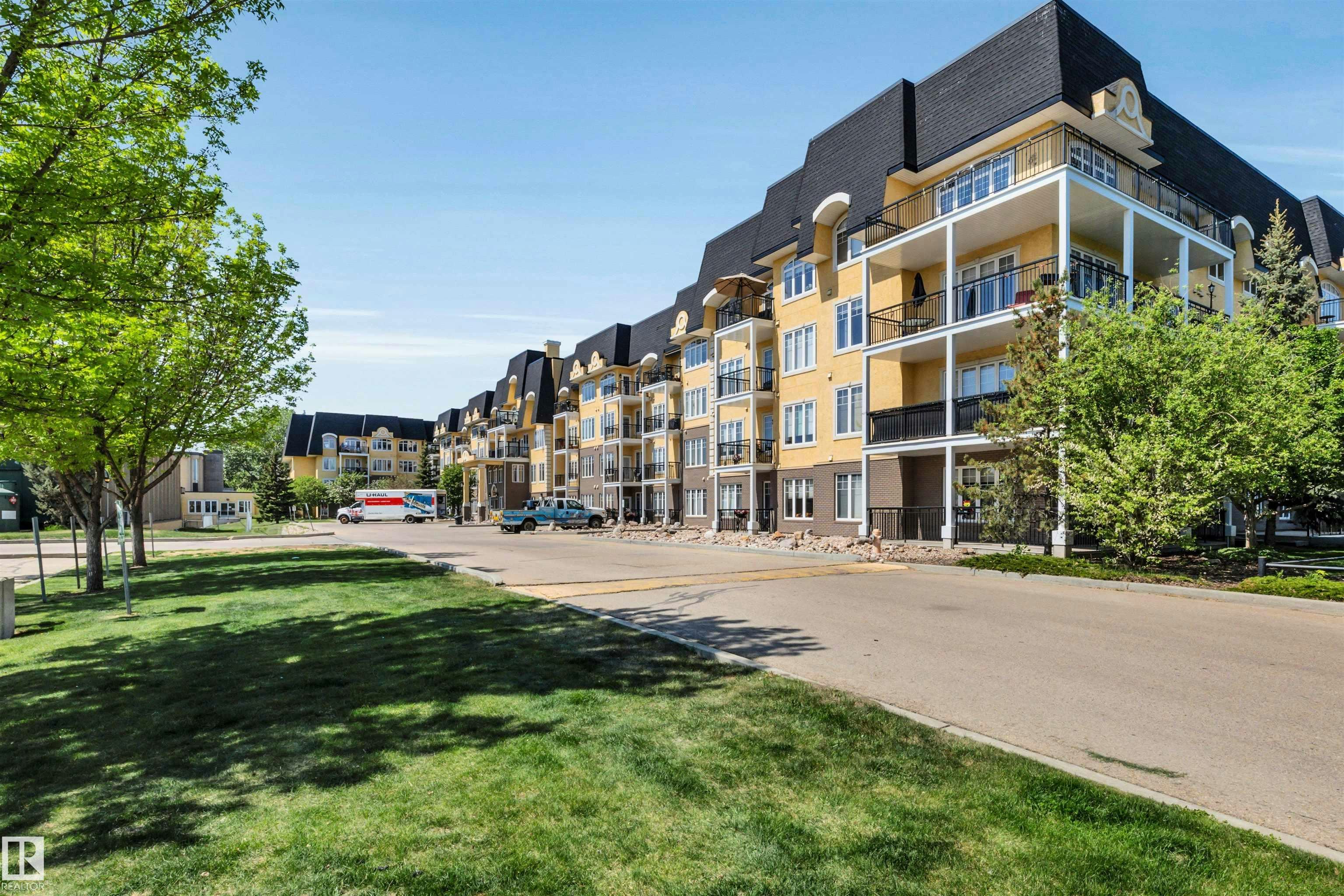 325-9820 165 Street, Edmonton, AB, T5P 0N3