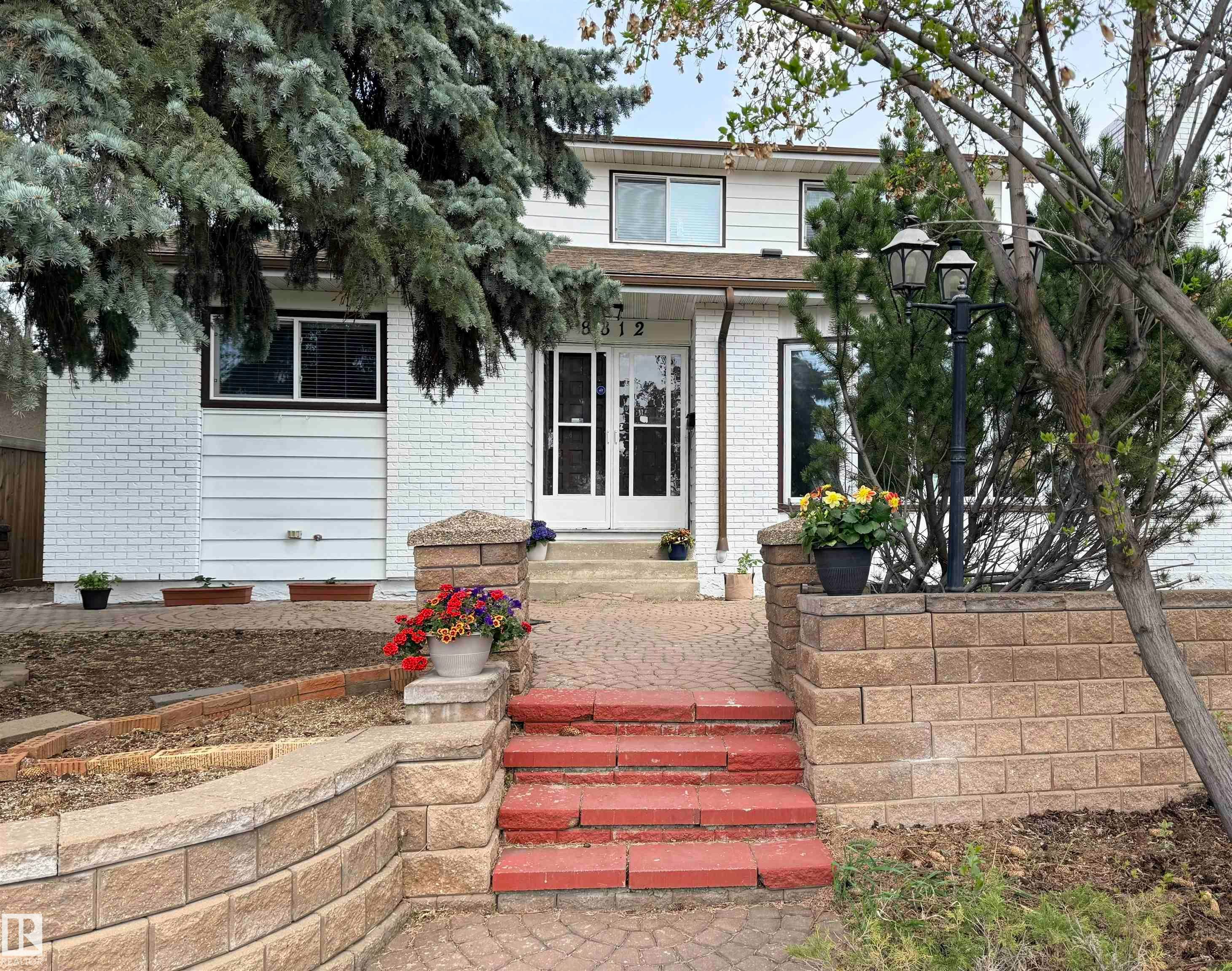 8812 135 Avenue, Edmonton, AB, T5E 1N3