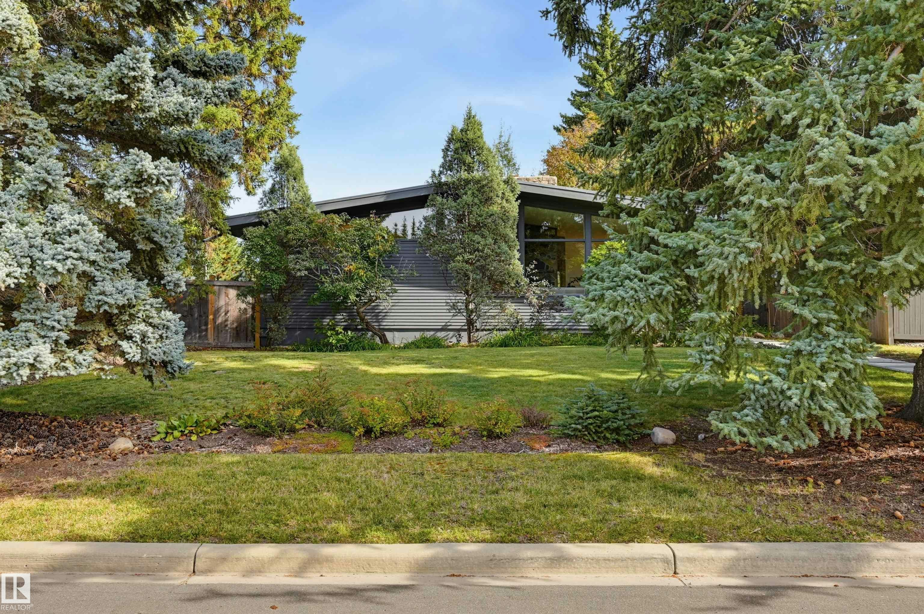 3 Riverside Crescent, Edmonton, AB, T5N 3M4
