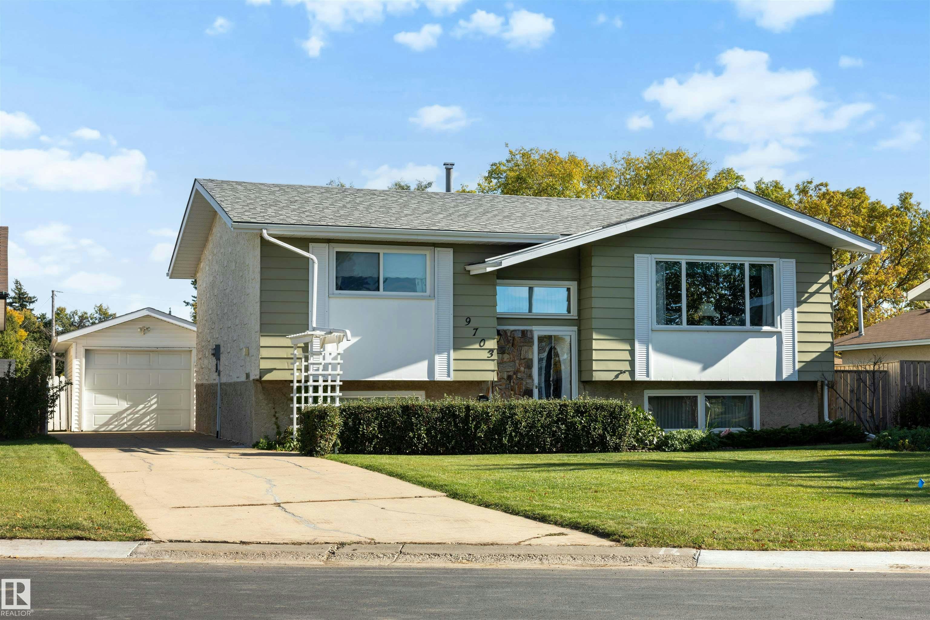 9703 104 Street, Morinville, AB, T8R 1C9