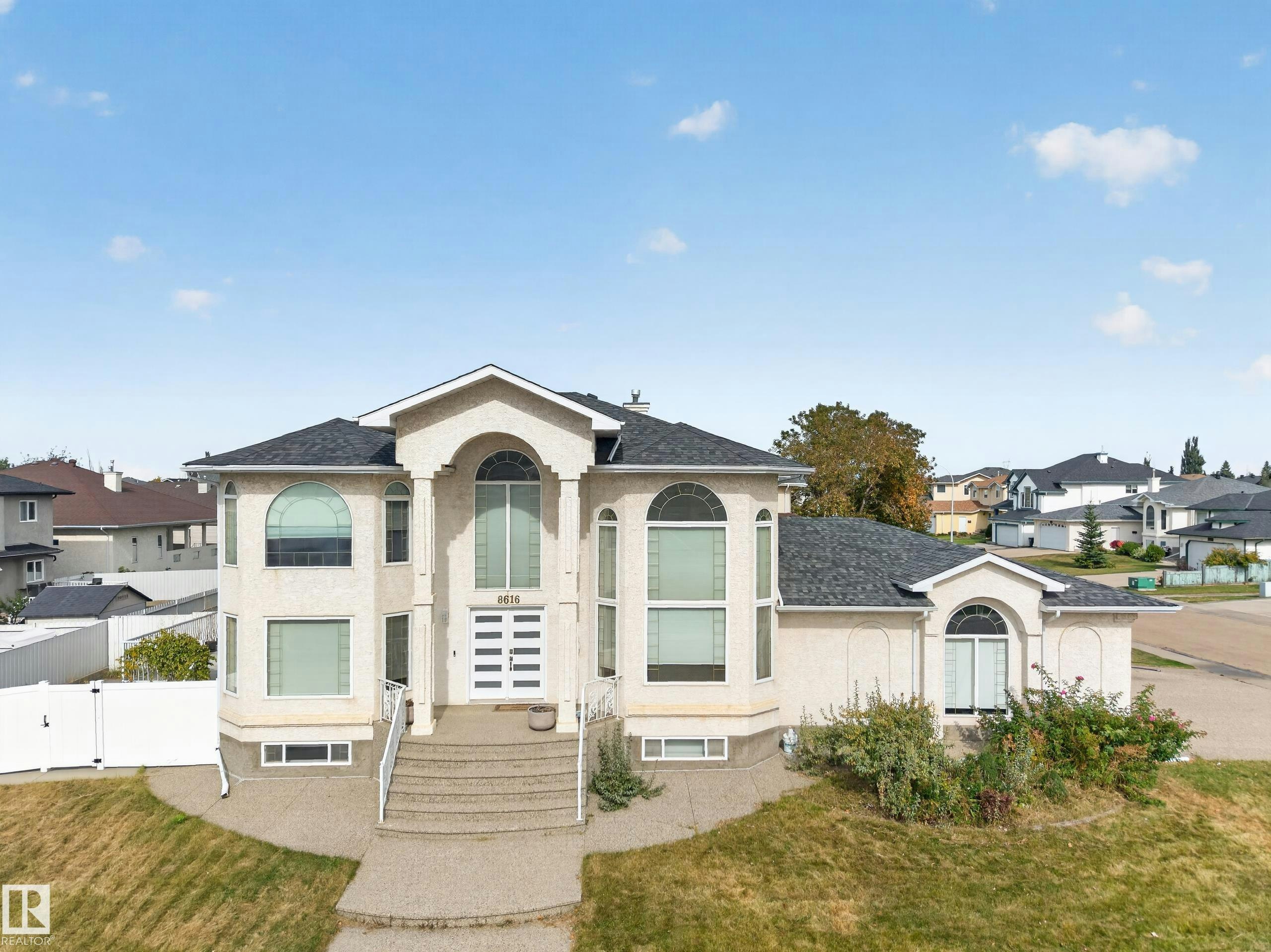 8616 159a Avenue, Edmonton, AB, T5Z 3E8