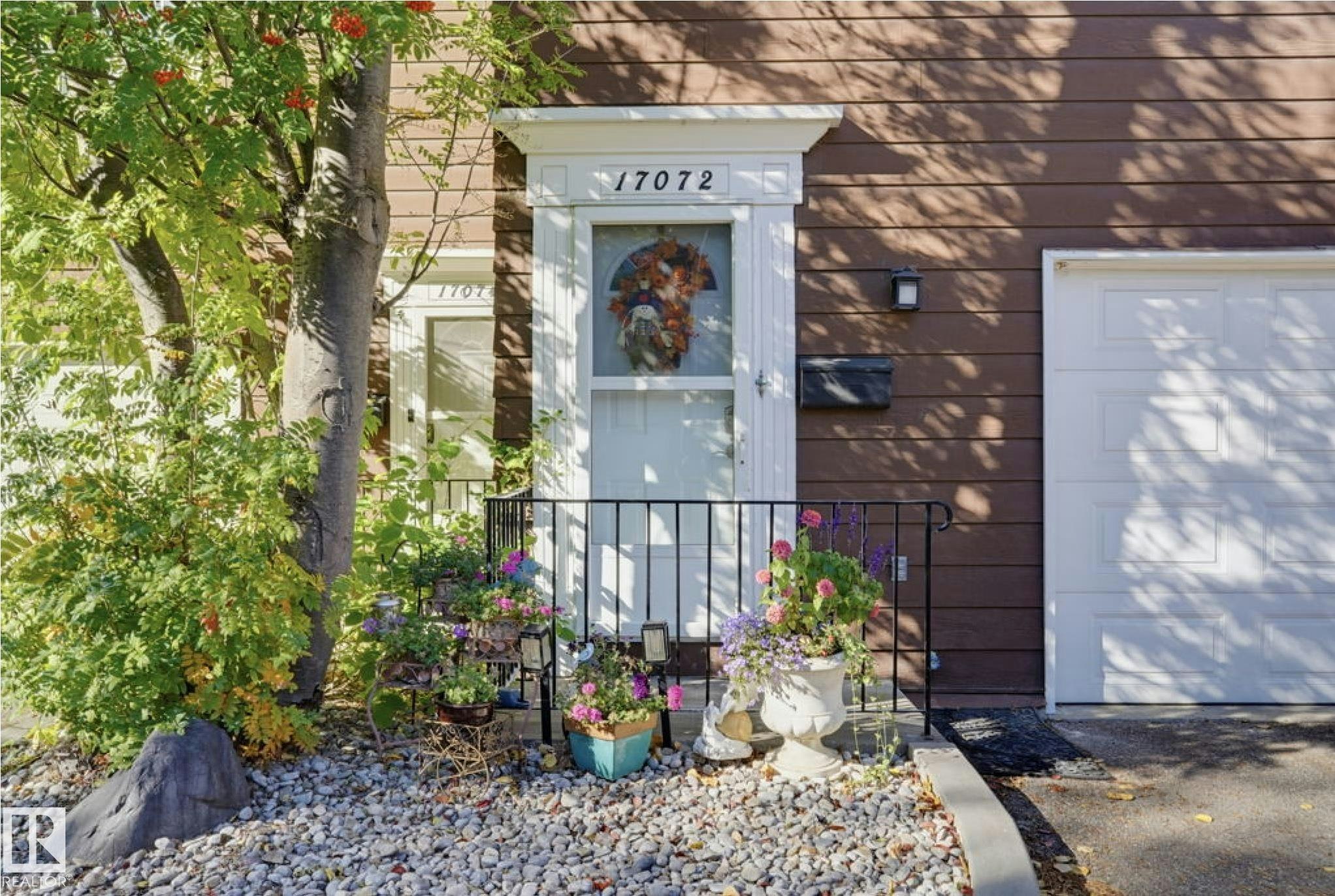 17072 67 Avenue, Edmonton, AB, T5T 1Y8
