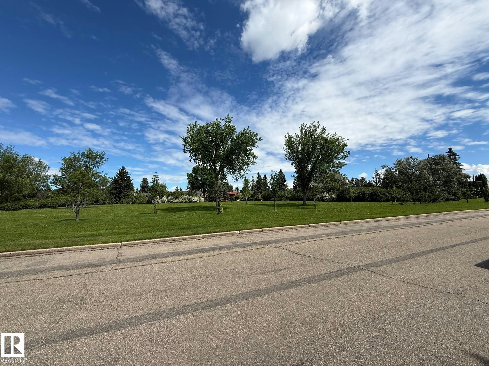 23 B Westbrook Drive, Edmonton, AB, T6J 2C8