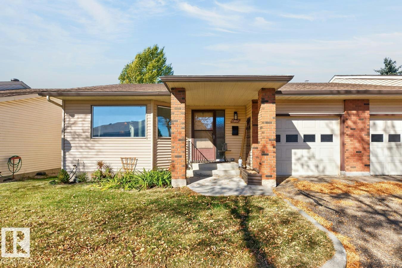 10860 11 Avenue, Edmonton, AB, T6J 6H8