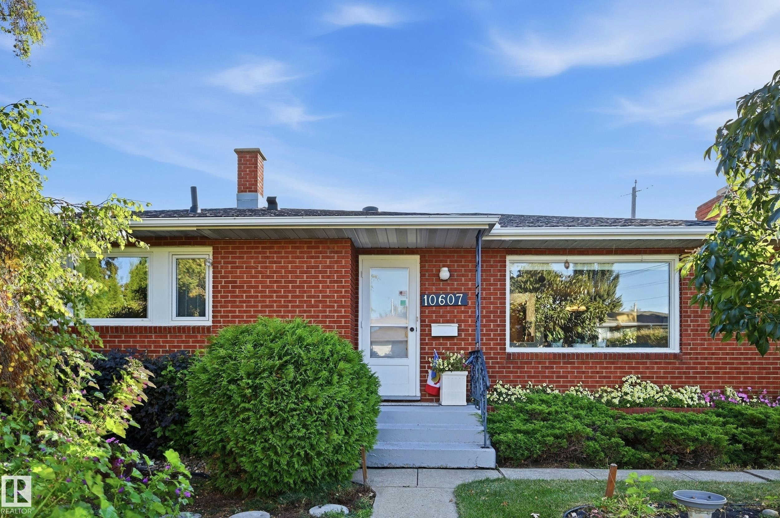 10607 74 Street, Edmonton, AB, T6A 2Y6