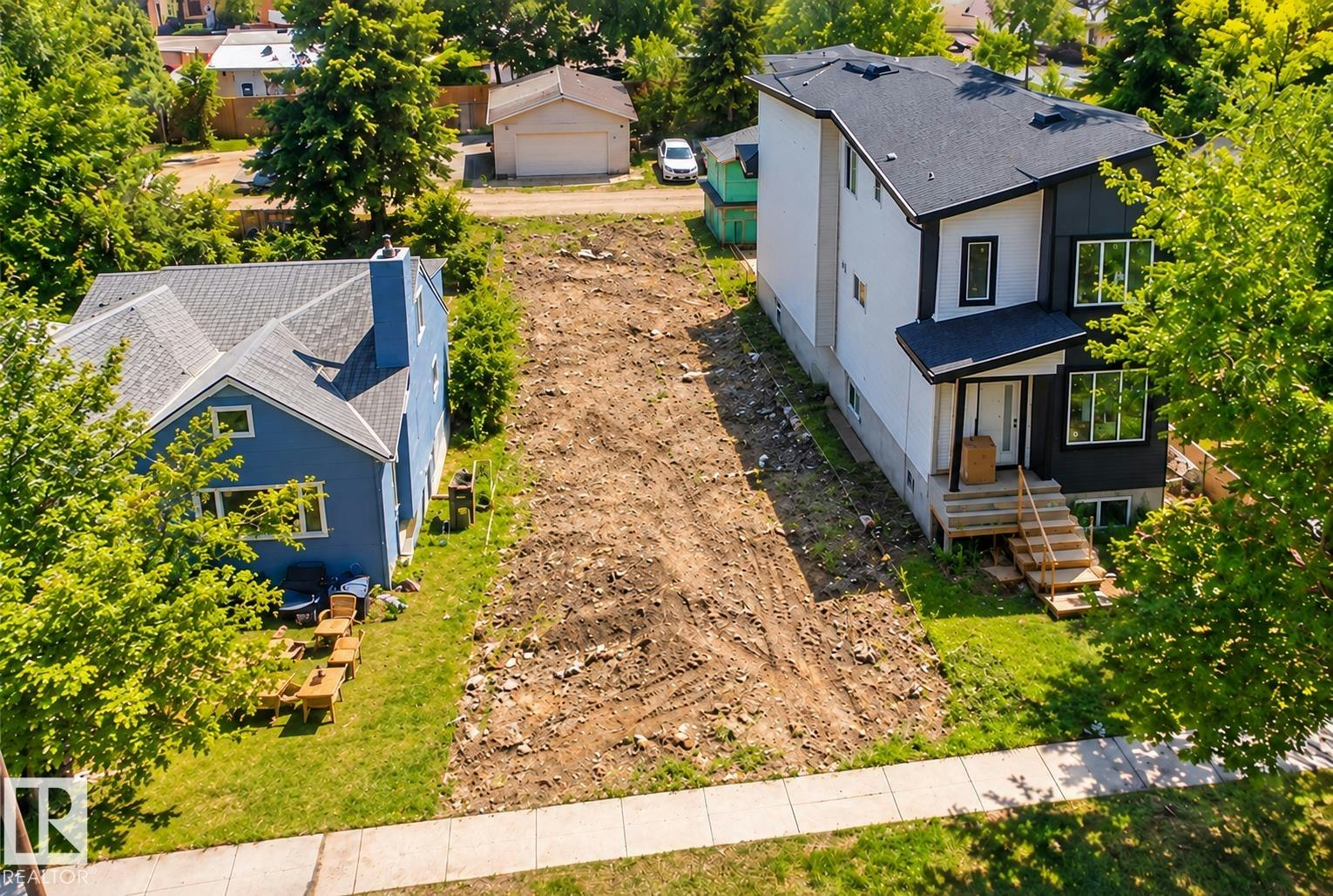 11929 90 Street, Edmonton, AB, T5B 3Y8