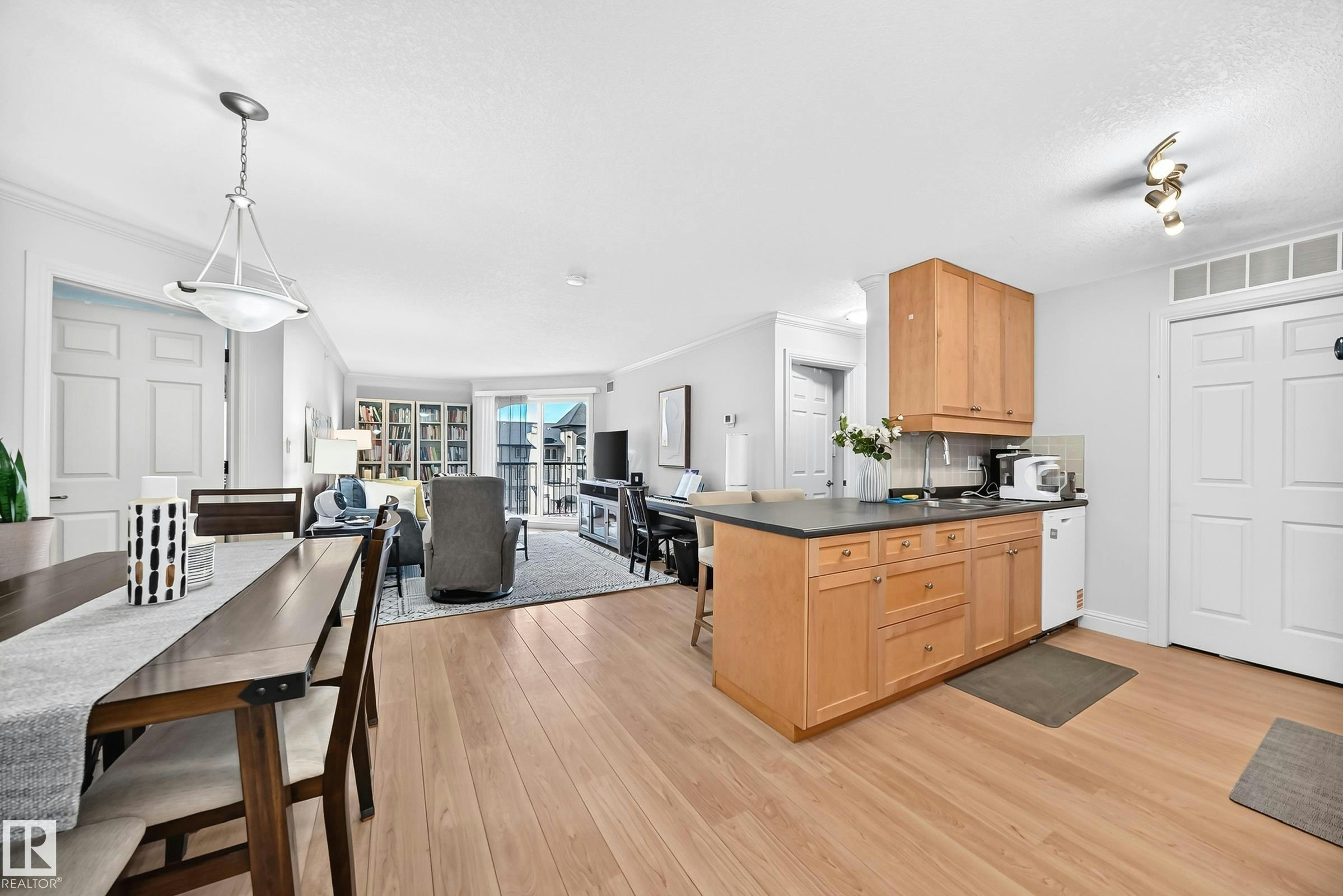 430-13005 140 Avenue, Edmonton, AB, T6V 1X1