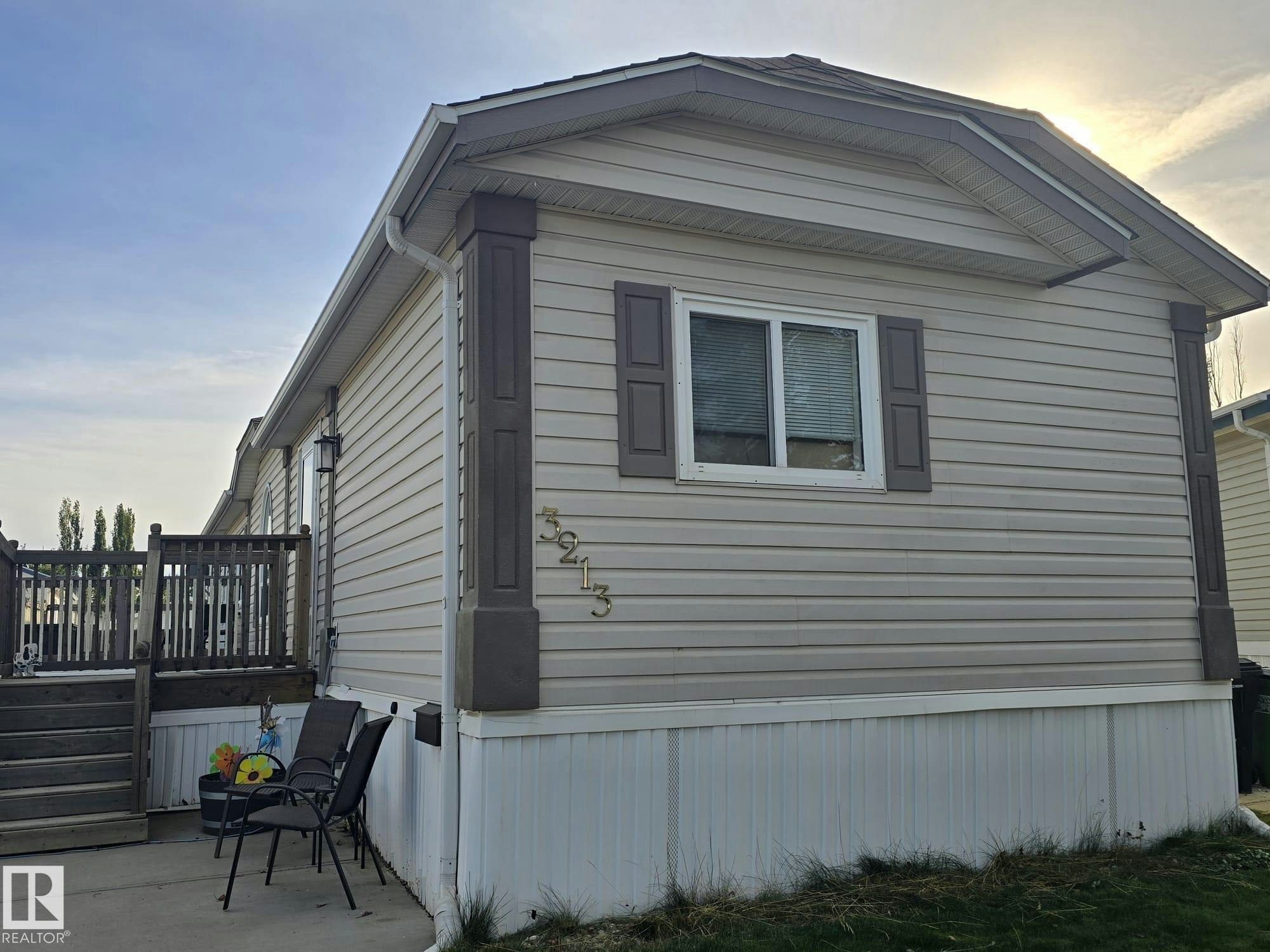 3213 Lakewood Close NW, Edmonton, AB, T5S 1T5