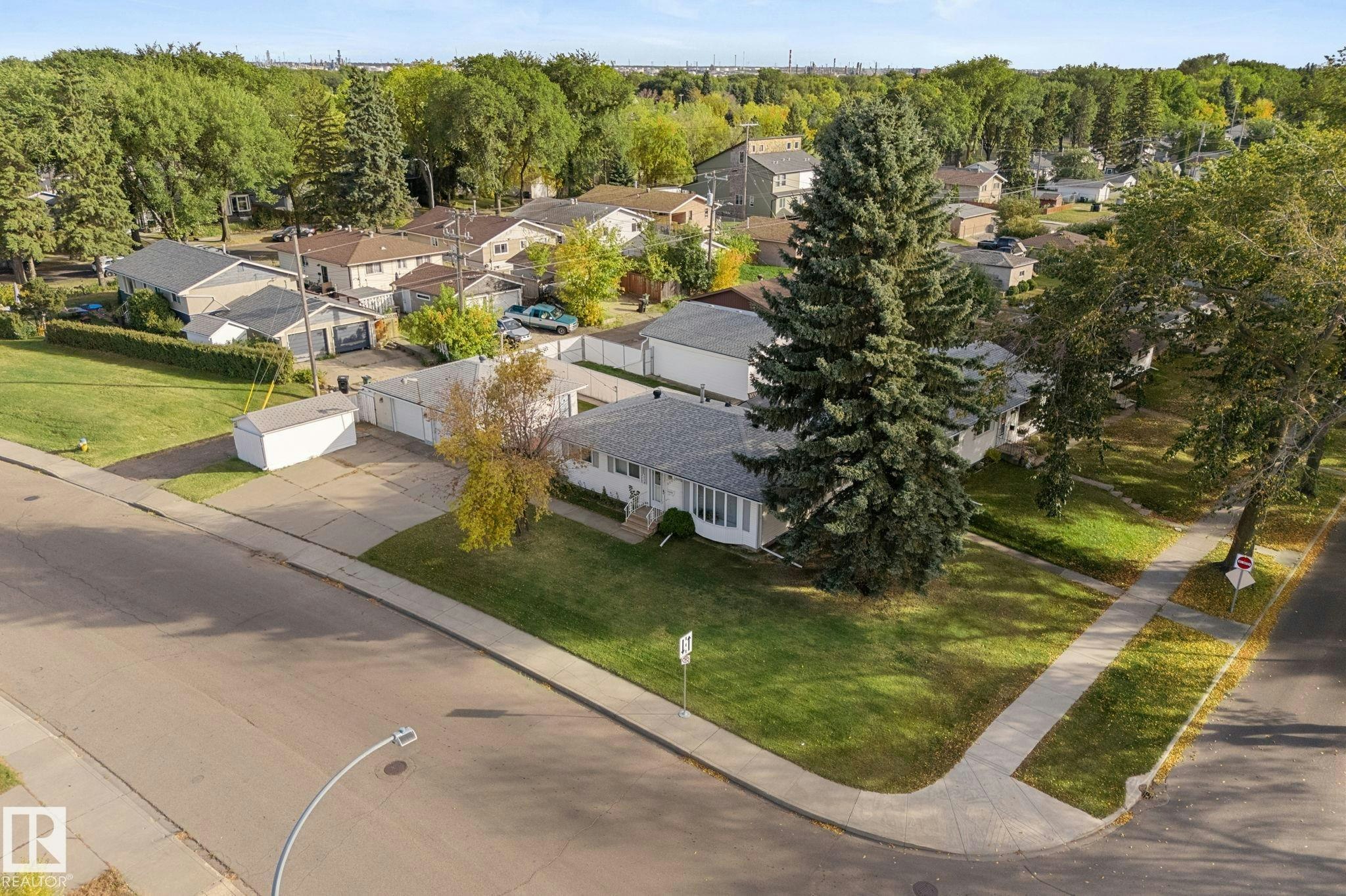 12227 58 Street, Edmonton, AB, T5W 3X6