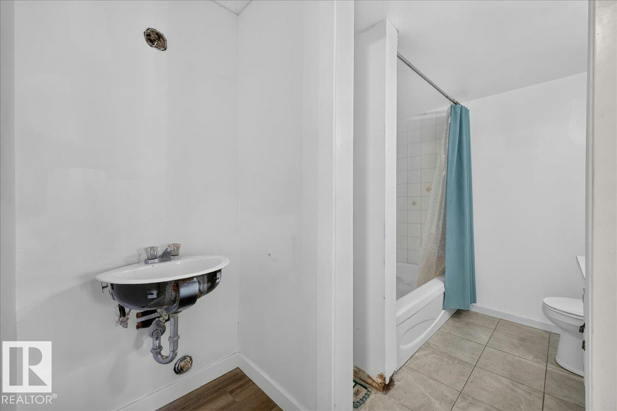 103-10725 111 Street, Edmonton, AB, T5H 3G2 - 38