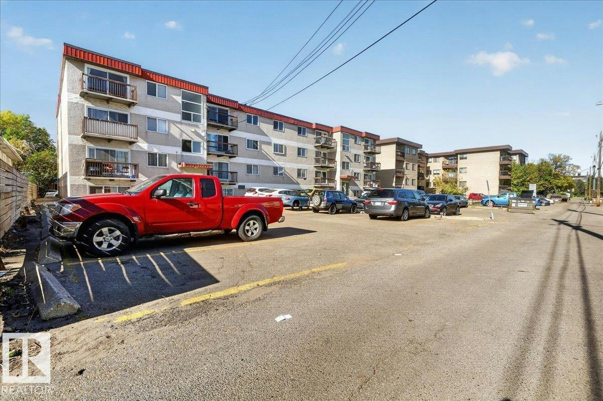 103-10725 111 Street, Edmonton, AB, T5H 3G2 - 44