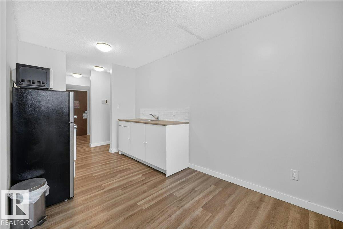103-10725 111 Street, Edmonton, AB, T5H 3G2 - 26