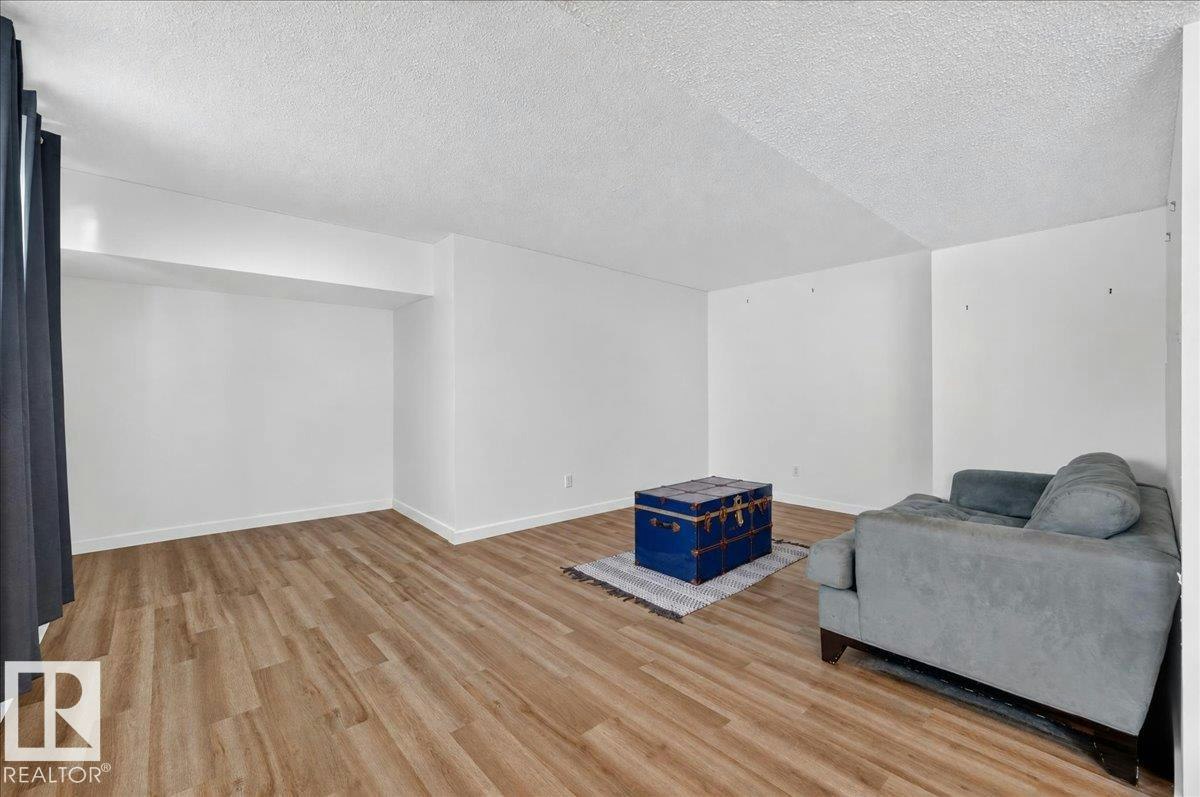 103-10725 111 Street, Edmonton, AB, T5H 3G2 - 18