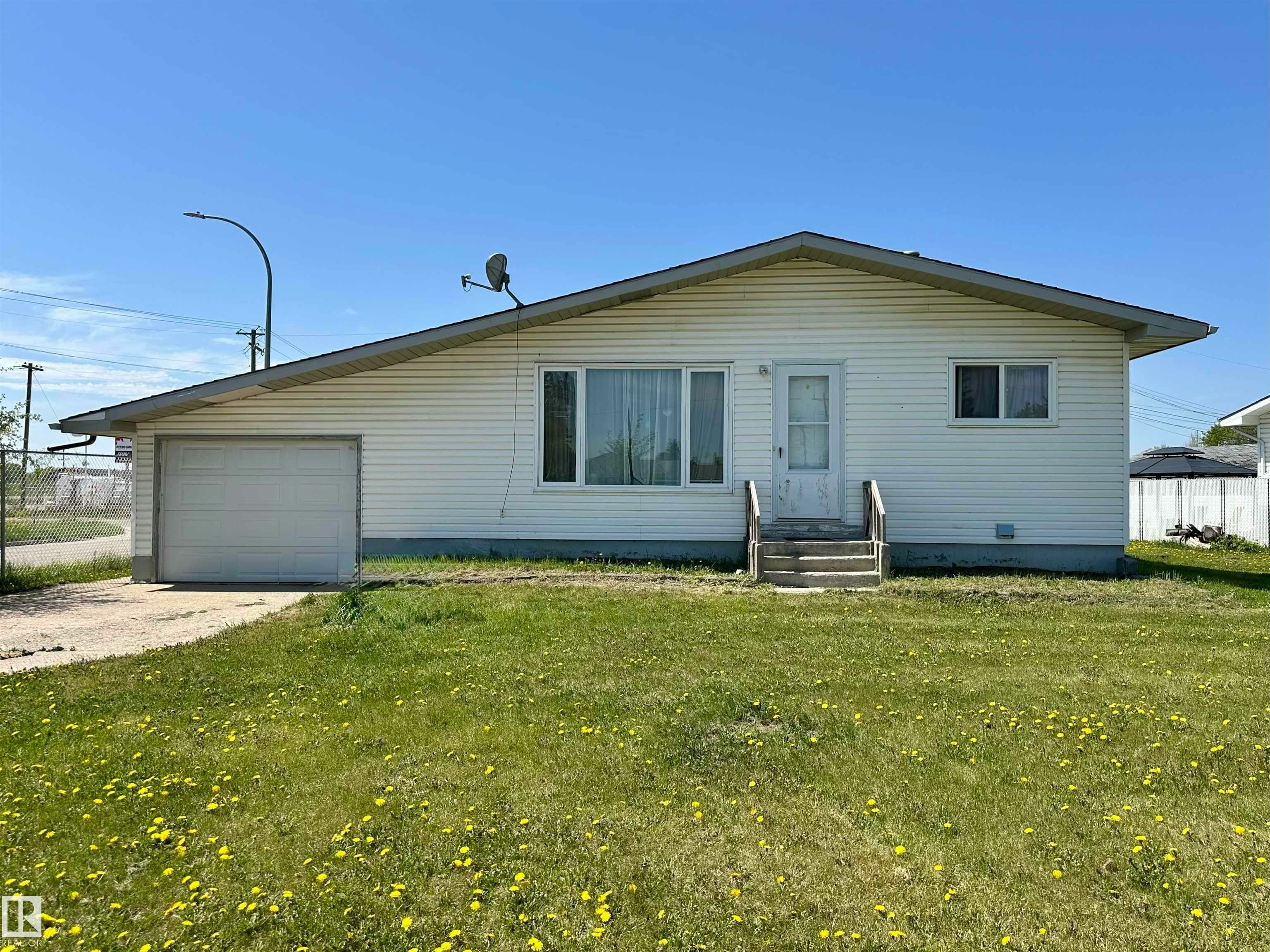 5001 Parkview Crescent, Cold Lake, AB, T9M 1S7