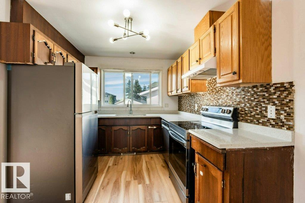 1139 Lakewood Road N, Edmonton, AB, T6K 3A9 - 29
