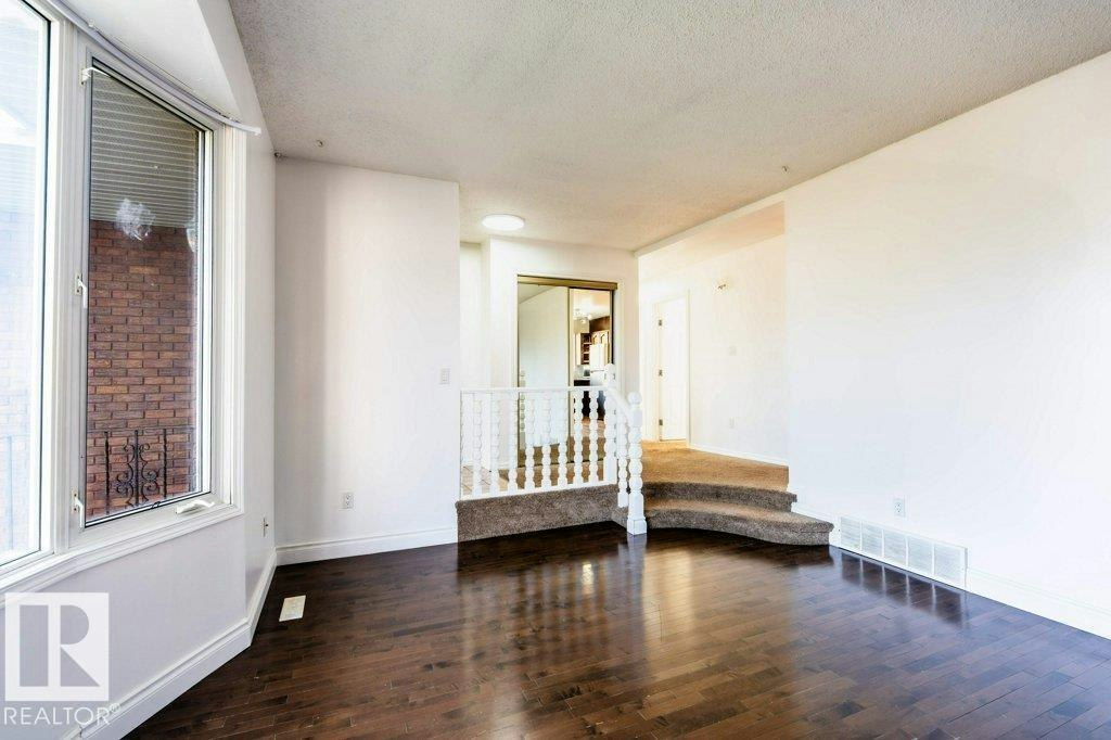 1139 Lakewood Road N, Edmonton, AB, T6K 3A9 - 8